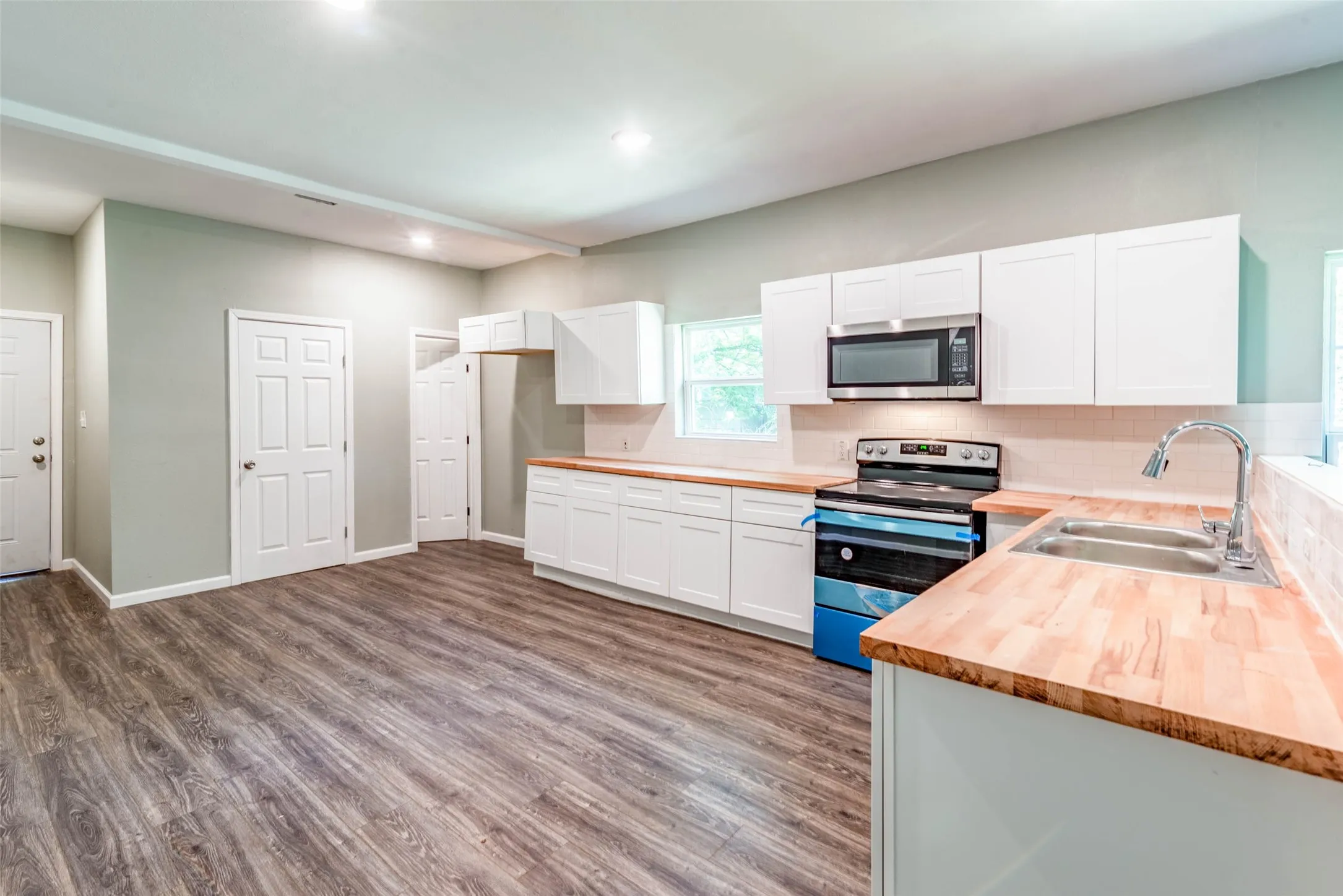 Single Family Residence For Rent in Lamar County , 1457 W Austin Street, Paris, Texas 75460, 3 Bedroom, 2 Bathroom, Garage spaces, 1,316 Sqft, built in 0, mls#21369164, Real Estate Agent in Paris, Homes For Rent in Lamar county, Homes For Rent in Paris, Realtor in Paris Texas, Real Estate Brokerage Independent Realty Texas, Luminita Cordes Realtor