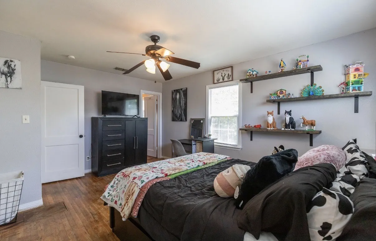 Single Family Residence For Sale in Taylor County , 1949 Vogel Street, Abilene, Texas 79603, 3 Bedroom, 2 Bathroom, Garage spaces, 1,514 Sqft, built in 1950, mls#21369138, Real Estate Agent in Abilene, Homes For Sale in Taylor county, Homes For Sale in Abilene, Realtor in Abilene Texas, Real Estate Brokerage Independent Realty Texas, Luminita Cordes Realtor