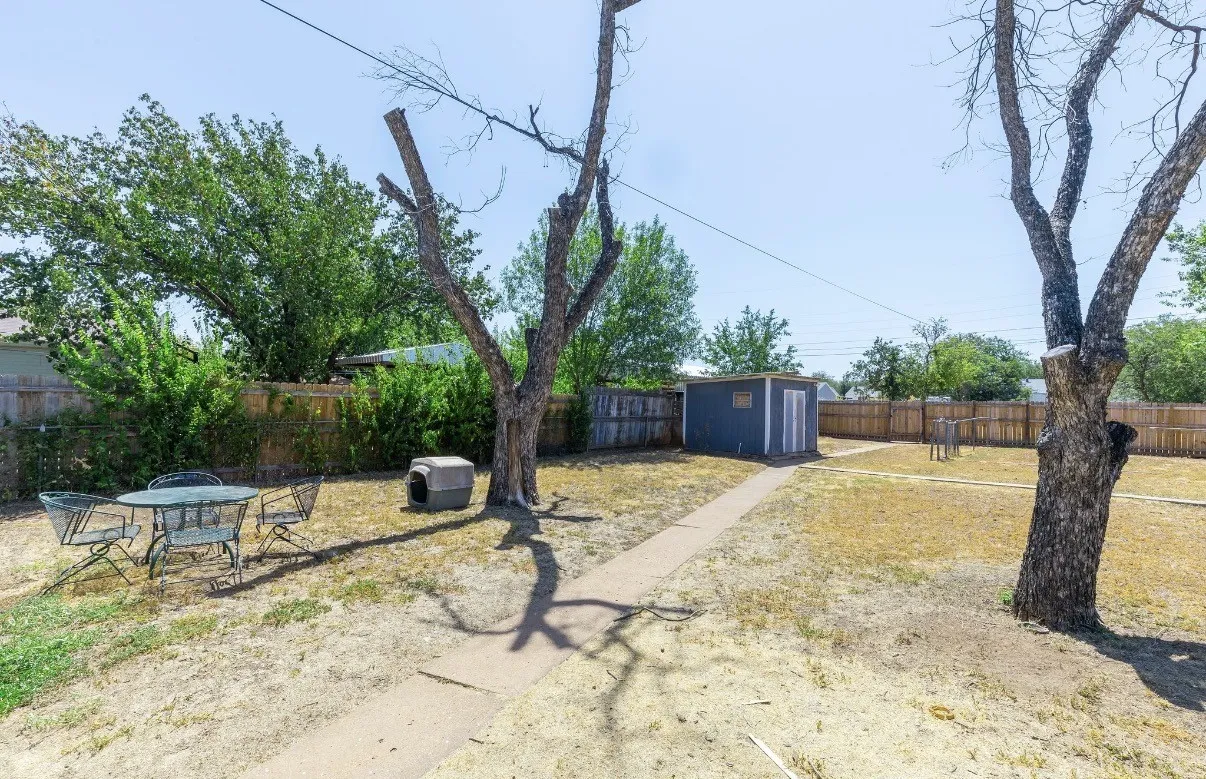 Single Family Residence For Sale in Taylor County , 1949 Vogel Street, Abilene, Texas 79603, 3 Bedroom, 2 Bathroom, Garage spaces, 1,514 Sqft, built in 1950, mls#21369138, Real Estate Agent in Abilene, Homes For Sale in Taylor county, Homes For Sale in Abilene, Realtor in Abilene Texas, Real Estate Brokerage Independent Realty Texas, Luminita Cordes Realtor