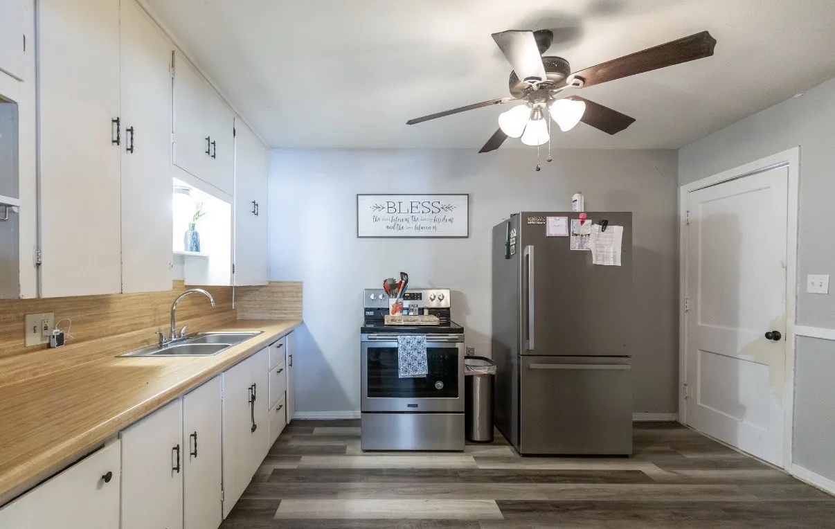 Single Family Residence For Sale in Taylor County , 1949 Vogel Street, Abilene, Texas 79603, 3 Bedroom, 2 Bathroom, Garage spaces, 1,514 Sqft, built in 1950, mls#21369138, Real Estate Agent in Abilene, Homes For Sale in Taylor county, Homes For Sale in Abilene, Realtor in Abilene Texas, Real Estate Brokerage Independent Realty Texas, Luminita Cordes Realtor