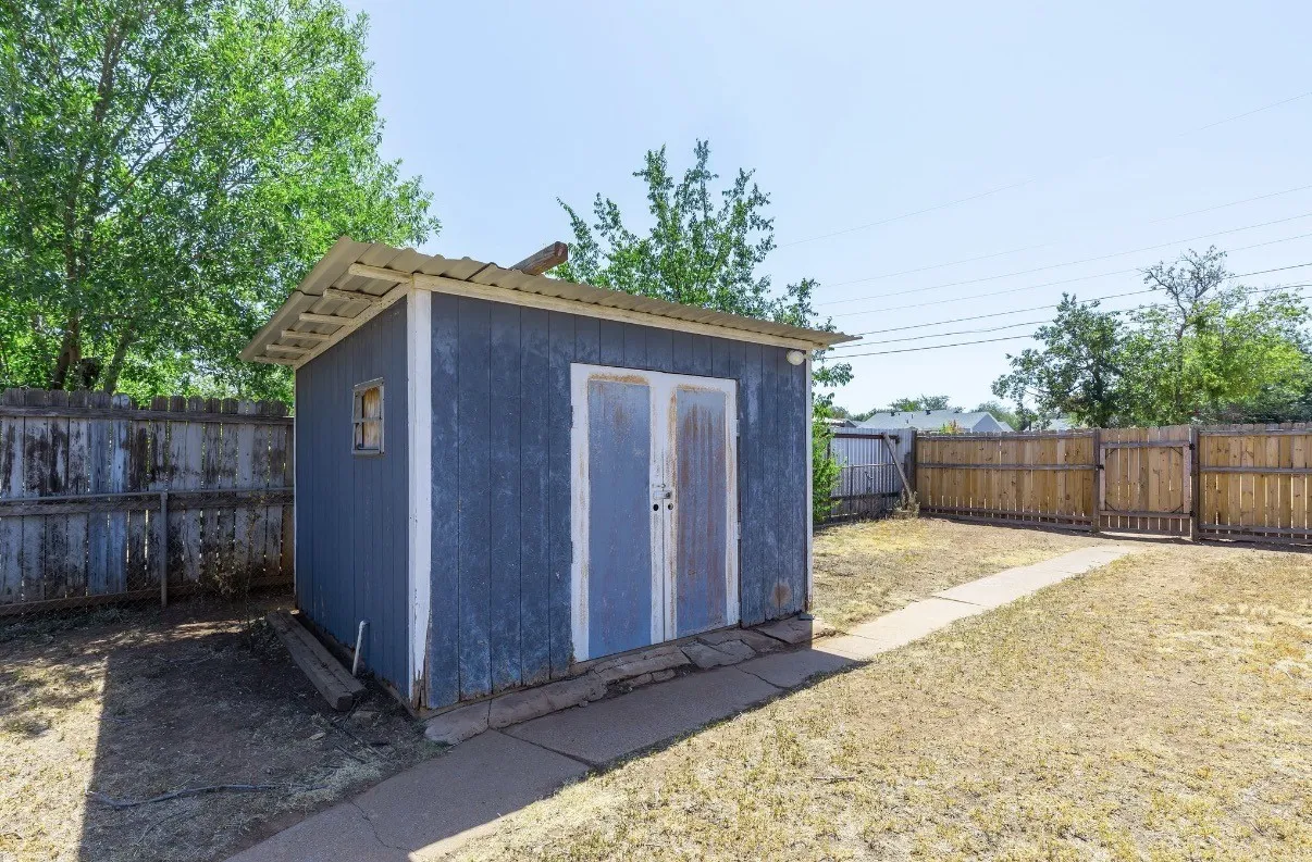 Single Family Residence For Sale in Taylor County , 1949 Vogel Street, Abilene, Texas 79603, 3 Bedroom, 2 Bathroom, Garage spaces, 1,514 Sqft, built in 1950, mls#21369138, Real Estate Agent in Abilene, Homes For Sale in Taylor county, Homes For Sale in Abilene, Realtor in Abilene Texas, Real Estate Brokerage Independent Realty Texas, Luminita Cordes Realtor