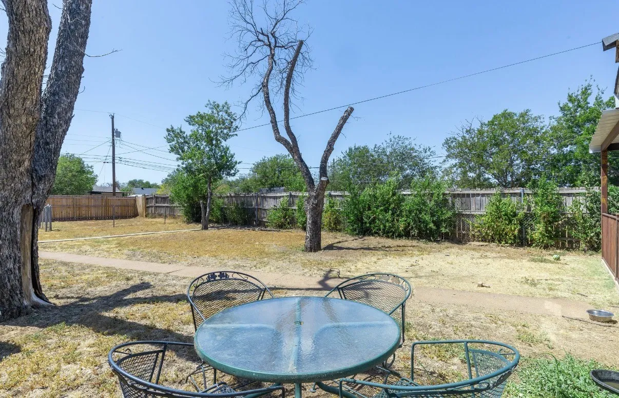 Single Family Residence For Sale in Taylor County , 1949 Vogel Street, Abilene, Texas 79603, 3 Bedroom, 2 Bathroom, Garage spaces, 1,514 Sqft, built in 1950, mls#21369138, Real Estate Agent in Abilene, Homes For Sale in Taylor county, Homes For Sale in Abilene, Realtor in Abilene Texas, Real Estate Brokerage Independent Realty Texas, Luminita Cordes Realtor