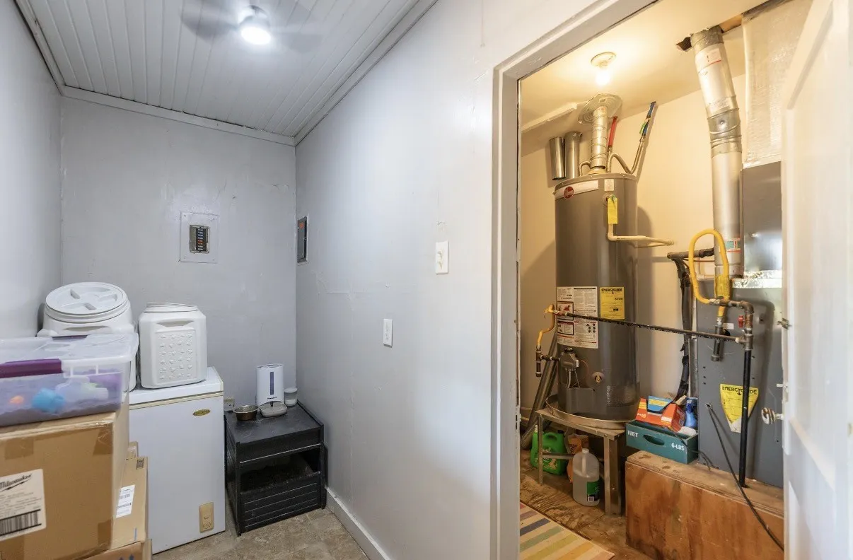 Single Family Residence For Sale in Taylor County , 1949 Vogel Street, Abilene, Texas 79603, 3 Bedroom, 2 Bathroom, Garage spaces, 1,514 Sqft, built in 1950, mls#21369138, Real Estate Agent in Abilene, Homes For Sale in Taylor county, Homes For Sale in Abilene, Realtor in Abilene Texas, Real Estate Brokerage Independent Realty Texas, Luminita Cordes Realtor