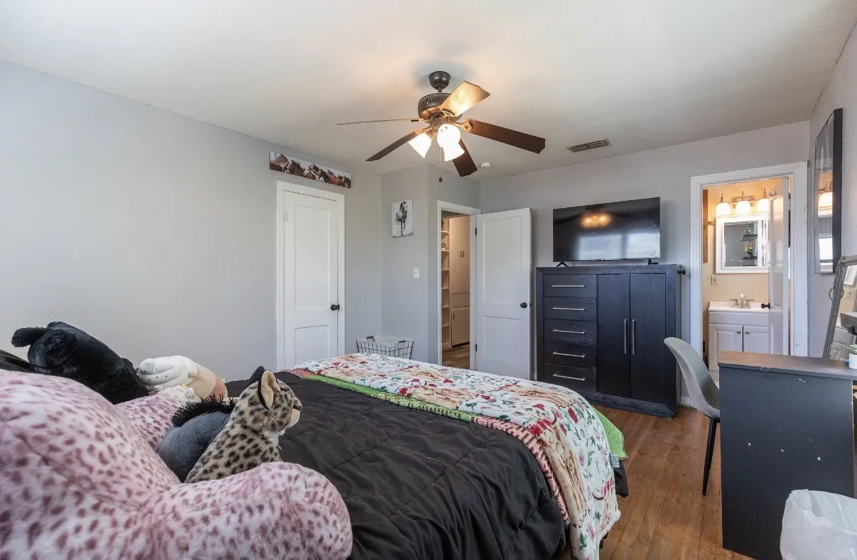 Single Family Residence For Sale in Taylor County , 1949 Vogel Street, Abilene, Texas 79603, 3 Bedroom, 2 Bathroom, Garage spaces, 1,514 Sqft, built in 1950, mls#21369138, Real Estate Agent in Abilene, Homes For Sale in Taylor county, Homes For Sale in Abilene, Realtor in Abilene Texas, Real Estate Brokerage Independent Realty Texas, Luminita Cordes Realtor