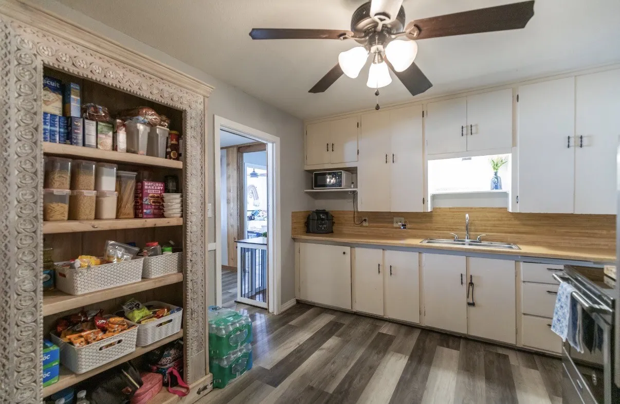 Single Family Residence For Sale in Taylor County , 1949 Vogel Street, Abilene, Texas 79603, 3 Bedroom, 2 Bathroom, Garage spaces, 1,514 Sqft, built in 1950, mls#21369138, Real Estate Agent in Abilene, Homes For Sale in Taylor county, Homes For Sale in Abilene, Realtor in Abilene Texas, Real Estate Brokerage Independent Realty Texas, Luminita Cordes Realtor