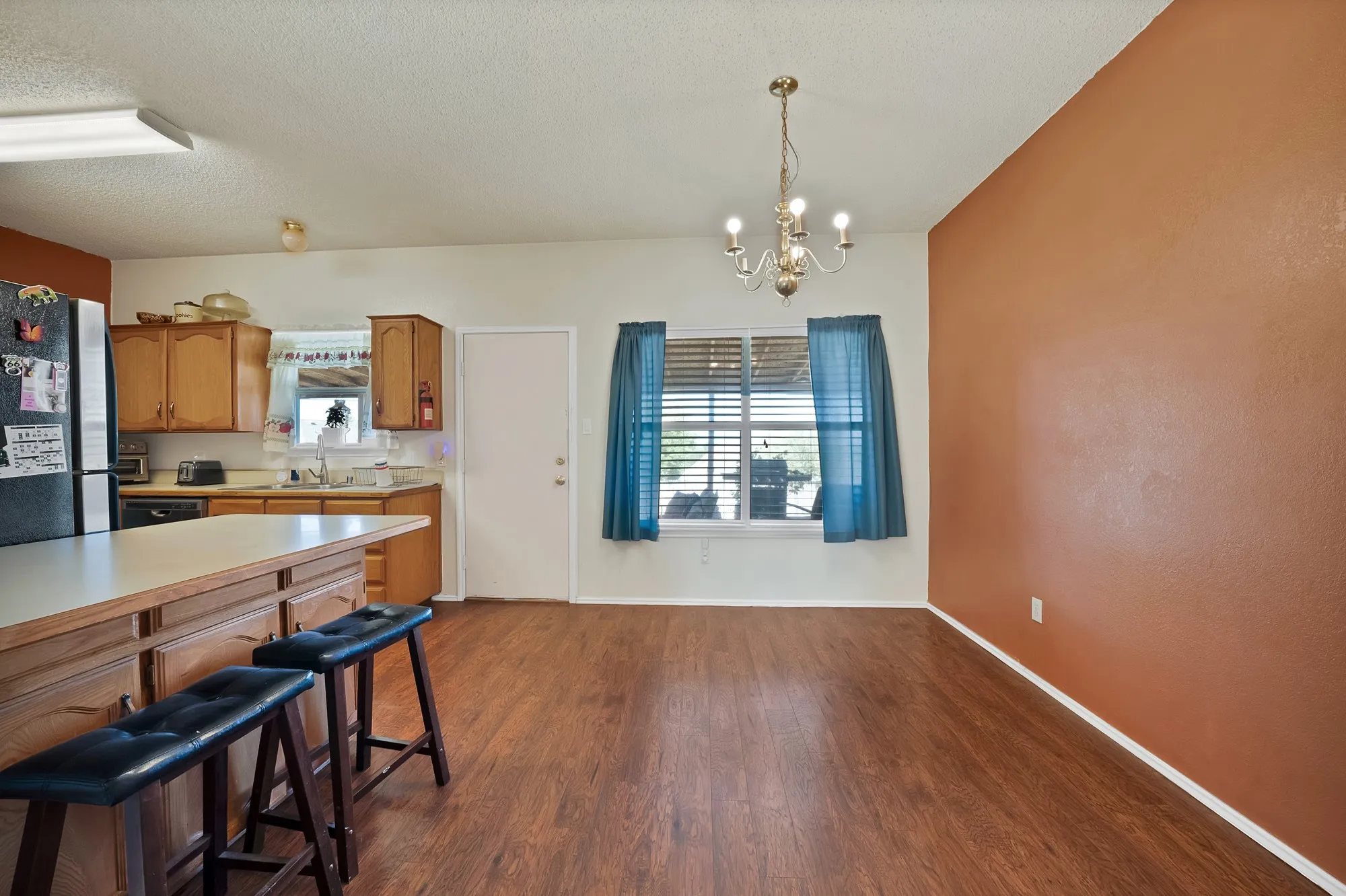 Single Family Residence For Sale in Tarrant County , 4925 Saint Thomas Place, Fort Worth, Texas 76135, 3 Bedroom, 2 Bathroom, 2 Garage spaces, 1,576 Sqft, built in 1992, mls#21368131, Real Estate Agent in Fort Worth, Homes For Sale in Tarrant county, Homes For Sale in Fort Worth, Realtor in Fort Worth Texas, Real Estate Brokerage Independent Realty Texas, Luminita Cordes Realtor