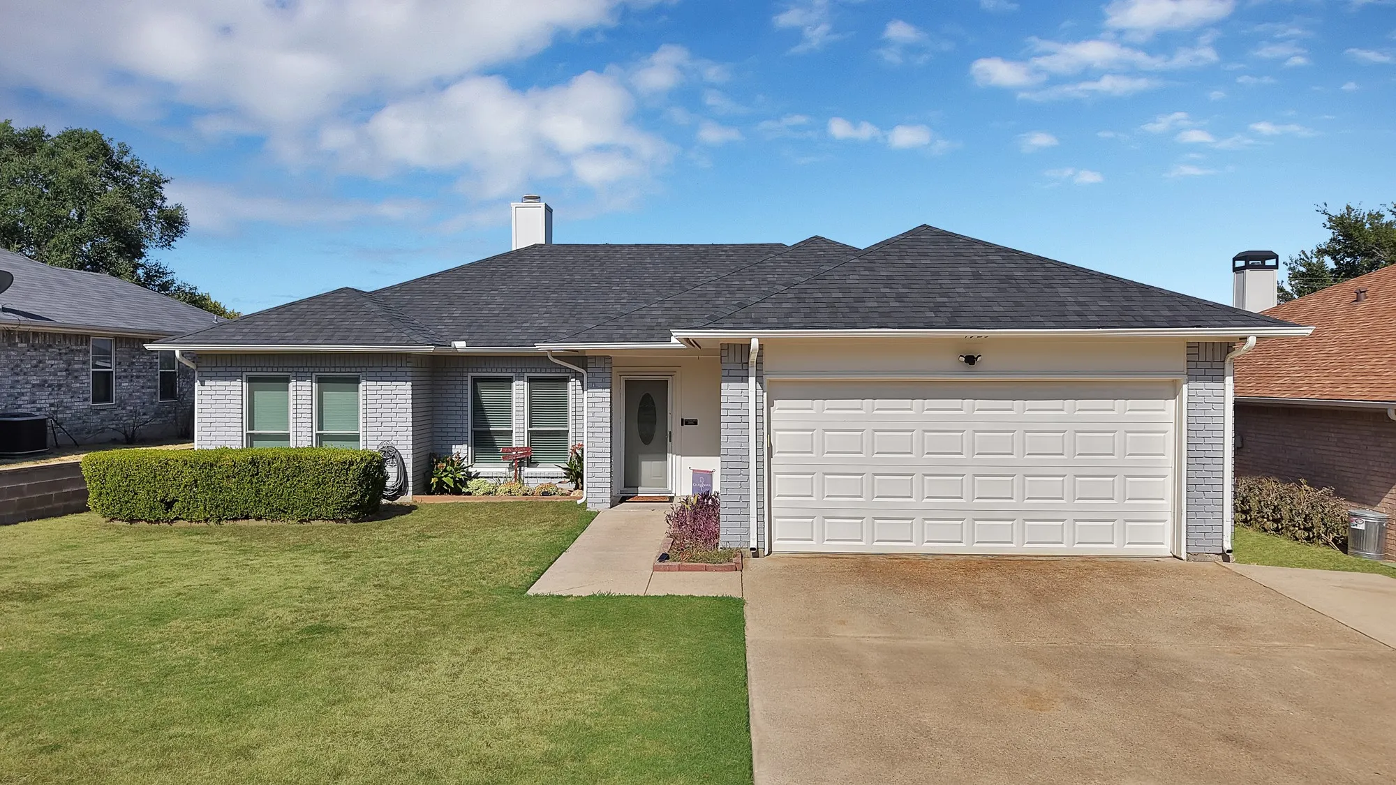 Single Family Residence For Sale in Tarrant County , 4925 Saint Thomas Place, Fort Worth, Texas 76135, 3 Bedroom, 2 Bathroom, 2 Garage spaces, 1,576 Sqft, built in 1992, mls#21368131, Real Estate Agent in Fort Worth, Homes For Sale in Tarrant county, Homes For Sale in Fort Worth, Realtor in Fort Worth Texas, Real Estate Brokerage Independent Realty Texas, Luminita Cordes Realtor