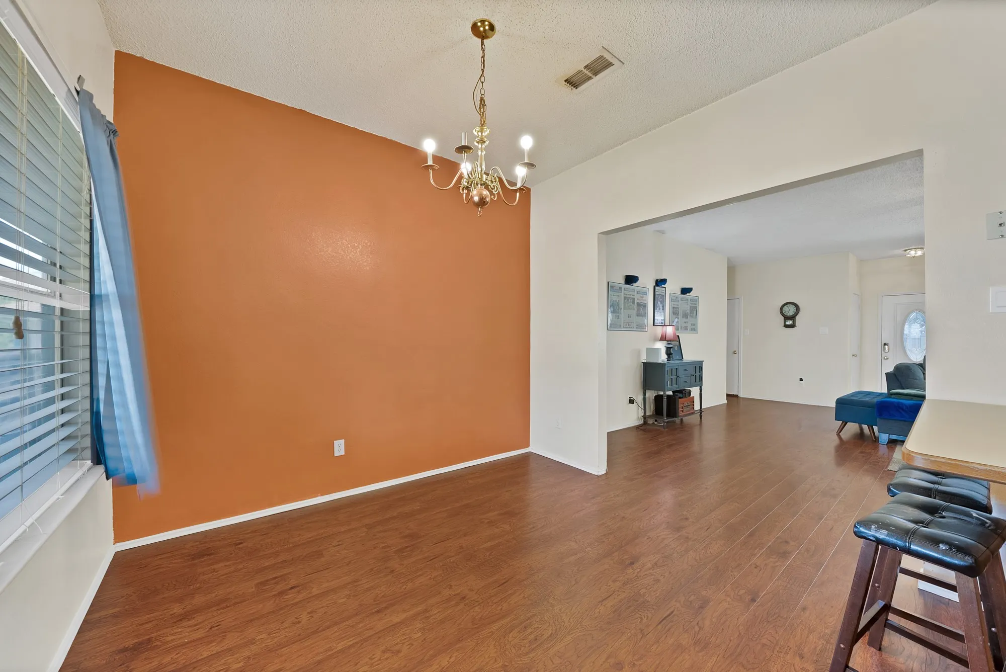 Single Family Residence For Sale in Tarrant County , 4925 Saint Thomas Place, Fort Worth, Texas 76135, 3 Bedroom, 2 Bathroom, 2 Garage spaces, 1,576 Sqft, built in 1992, mls#21368131, Real Estate Agent in Fort Worth, Homes For Sale in Tarrant county, Homes For Sale in Fort Worth, Realtor in Fort Worth Texas, Real Estate Brokerage Independent Realty Texas, Luminita Cordes Realtor