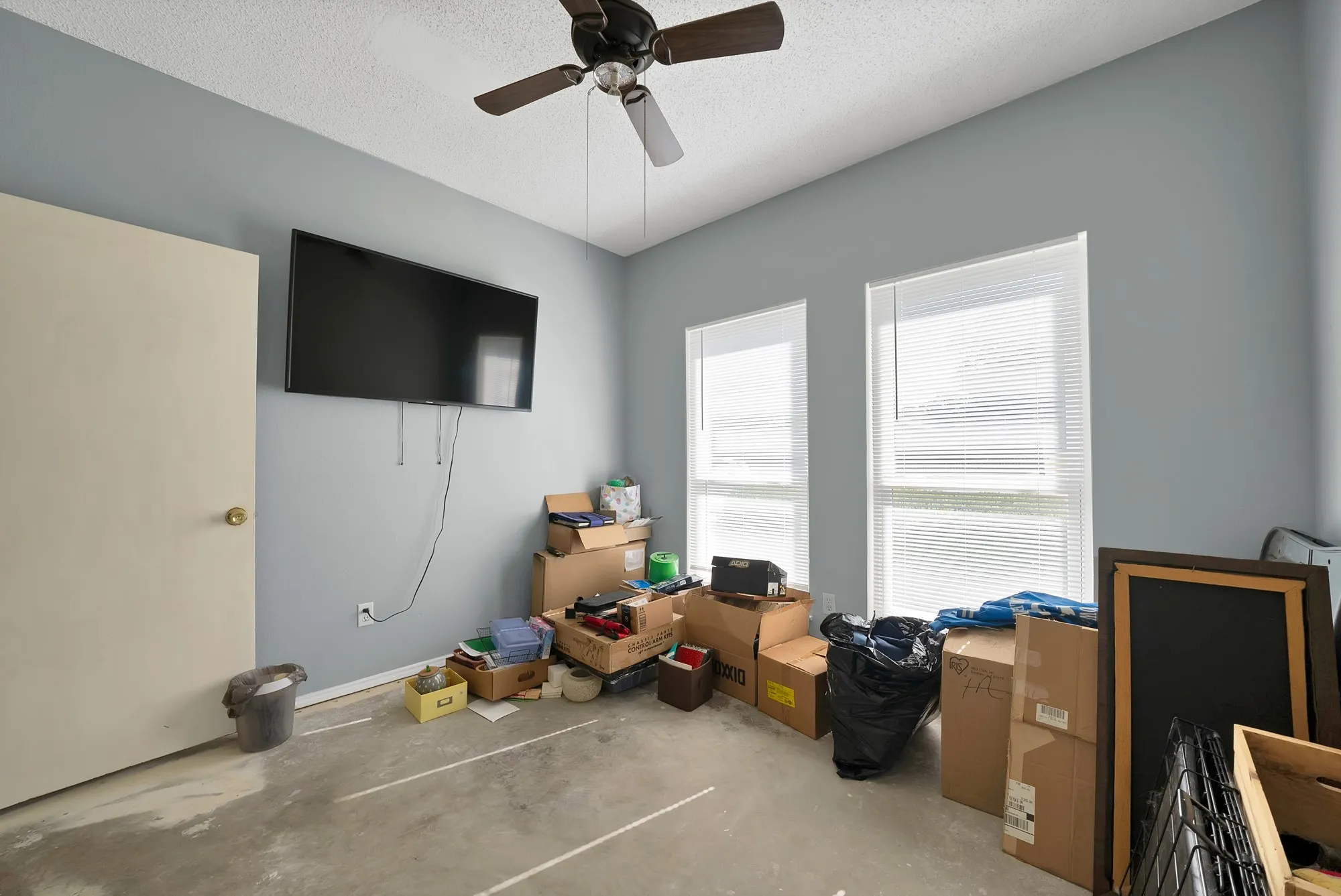 Single Family Residence For Sale in Tarrant County , 4925 Saint Thomas Place, Fort Worth, Texas 76135, 3 Bedroom, 2 Bathroom, 2 Garage spaces, 1,576 Sqft, built in 1992, mls#21368131, Real Estate Agent in Fort Worth, Homes For Sale in Tarrant county, Homes For Sale in Fort Worth, Realtor in Fort Worth Texas, Real Estate Brokerage Independent Realty Texas, Luminita Cordes Realtor