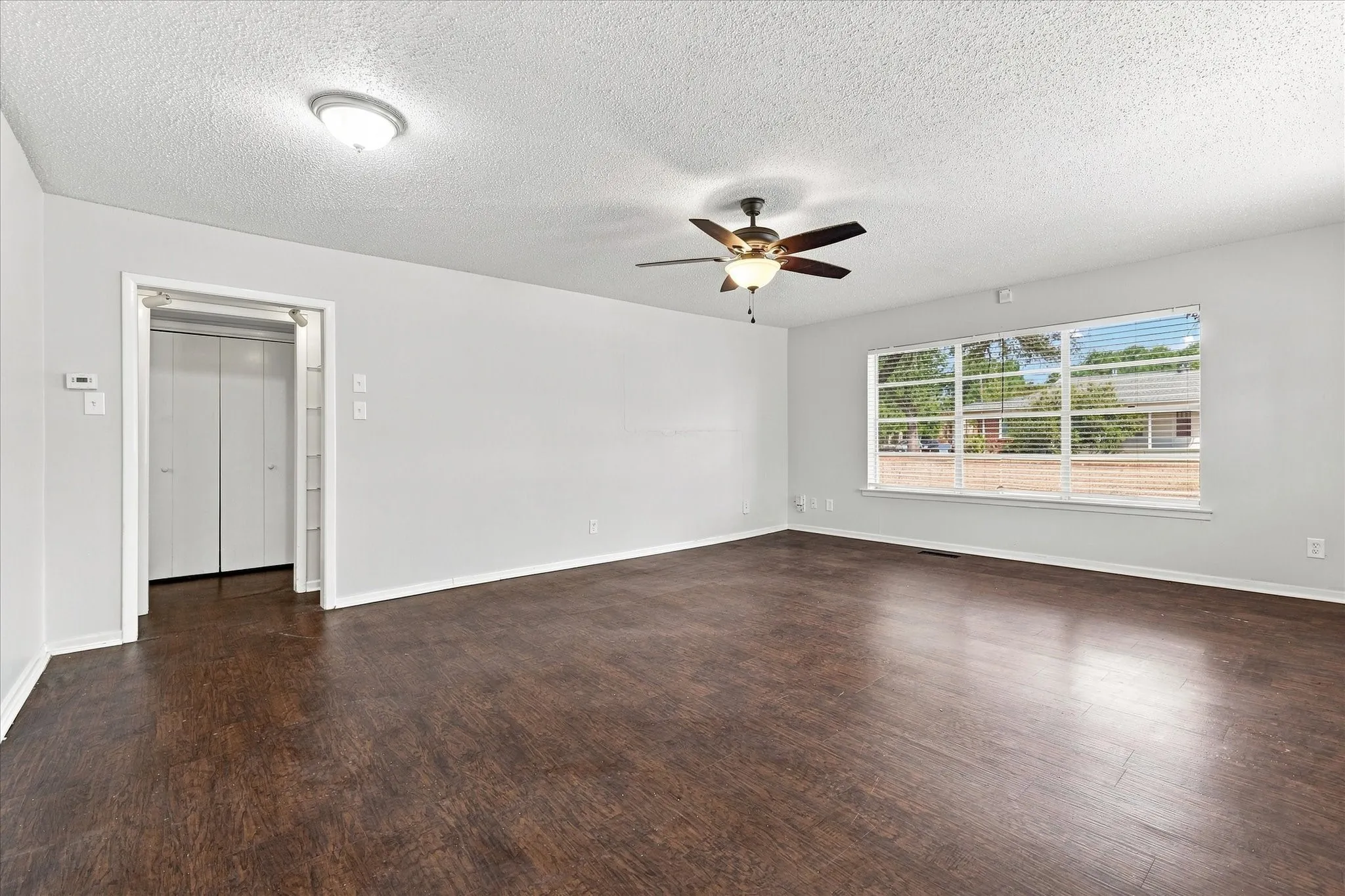 Quadruplex For Rent in Tarrant County , 1900 Sutter Street A, Fort Worth, Texas 76107, 2 Bedroom, 2 Bathroom, 1 Garage spaces, 1,250 Sqft, built in 1947, mls#21369124, Real Estate Agent in Fort Worth, Homes For Rent in Tarrant county, Homes For Rent in Fort Worth, Realtor in Fort Worth Texas, Real Estate Brokerage Independent Realty Texas, Luminita Cordes Realtor