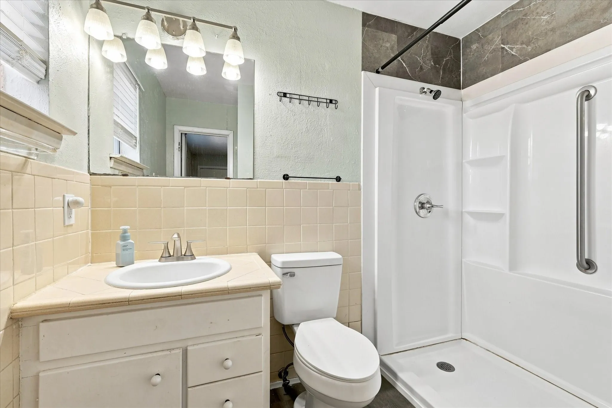 Quadruplex For Rent in Tarrant County , 1900 Sutter Street A, Fort Worth, Texas 76107, 2 Bedroom, 2 Bathroom, 1 Garage spaces, 1,250 Sqft, built in 1947, mls#21369124, Real Estate Agent in Fort Worth, Homes For Rent in Tarrant county, Homes For Rent in Fort Worth, Realtor in Fort Worth Texas, Real Estate Brokerage Independent Realty Texas, Luminita Cordes Realtor