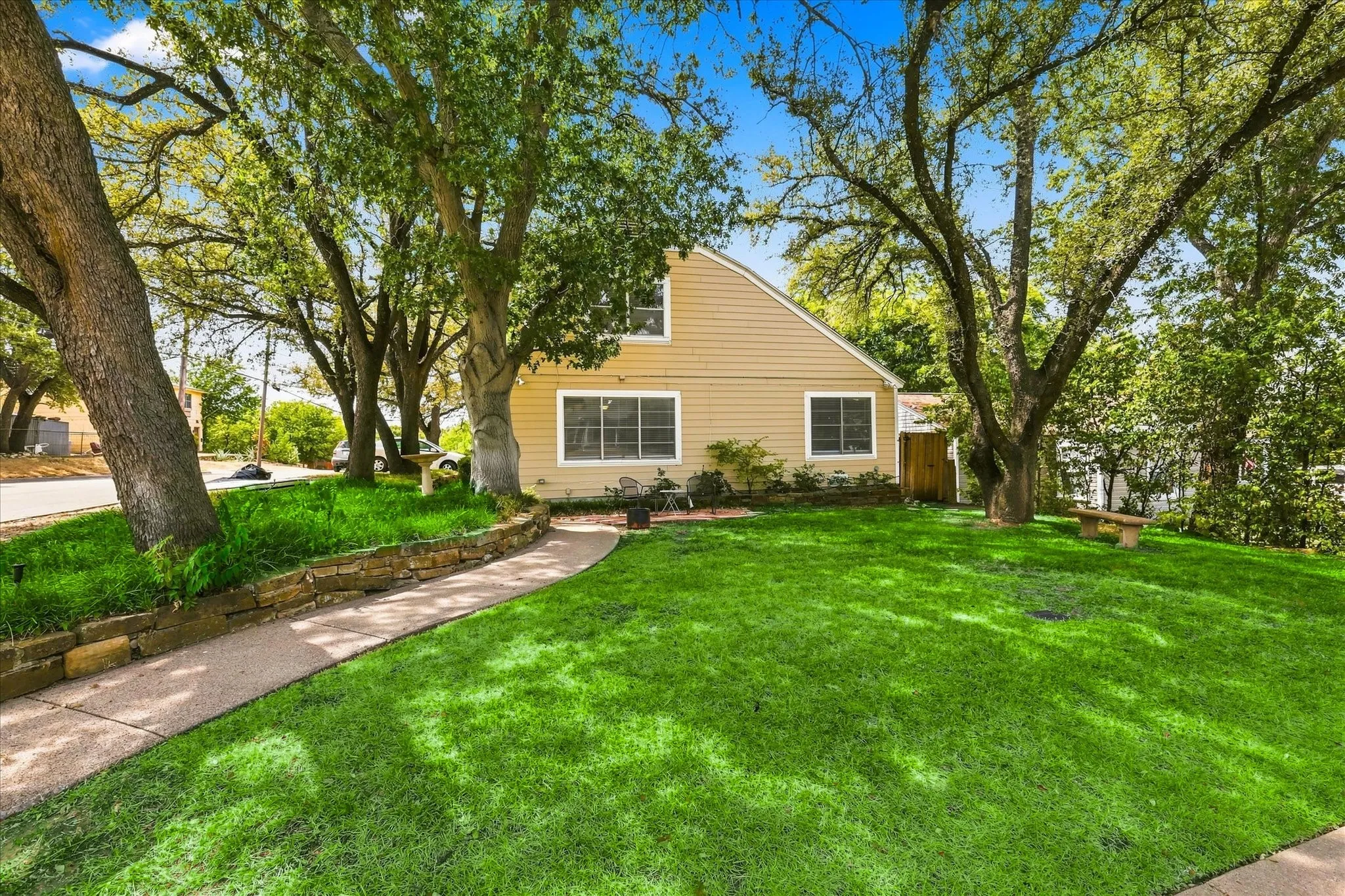 Quadruplex For Rent in Tarrant County , 1900 Sutter Street A, Fort Worth, Texas 76107, 2 Bedroom, 2 Bathroom, 1 Garage spaces, 1,250 Sqft, built in 1947, mls#21369124, Real Estate Agent in Fort Worth, Homes For Rent in Tarrant county, Homes For Rent in Fort Worth, Realtor in Fort Worth Texas, Real Estate Brokerage Independent Realty Texas, Luminita Cordes Realtor