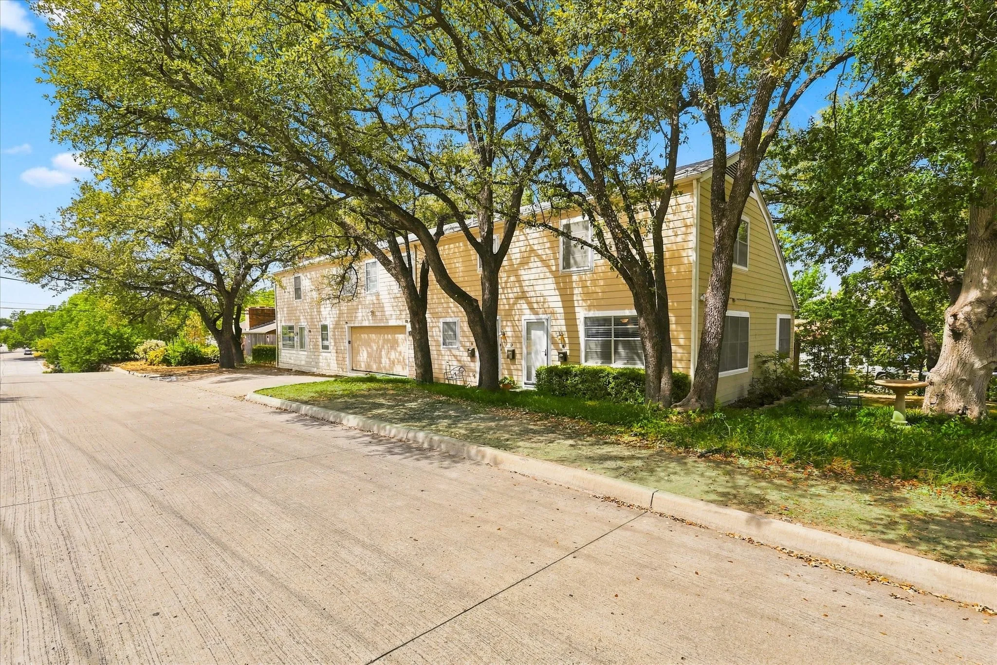 Quadruplex For Rent in Tarrant County , 1900 Sutter Street A, Fort Worth, Texas 76107, 2 Bedroom, 2 Bathroom, 1 Garage spaces, 1,250 Sqft, built in 1947, mls#21369124, Real Estate Agent in Fort Worth, Homes For Rent in Tarrant county, Homes For Rent in Fort Worth, Realtor in Fort Worth Texas, Real Estate Brokerage Independent Realty Texas, Luminita Cordes Realtor