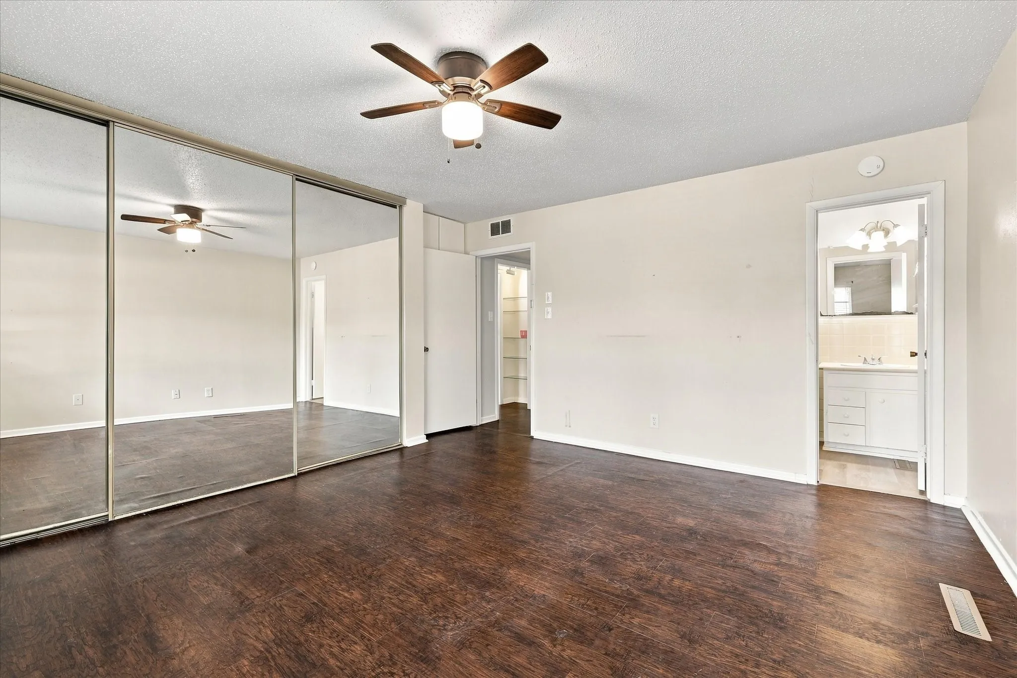 Quadruplex For Rent in Tarrant County , 1900 Sutter Street A, Fort Worth, Texas 76107, 2 Bedroom, 2 Bathroom, 1 Garage spaces, 1,250 Sqft, built in 1947, mls#21369124, Real Estate Agent in Fort Worth, Homes For Rent in Tarrant county, Homes For Rent in Fort Worth, Realtor in Fort Worth Texas, Real Estate Brokerage Independent Realty Texas, Luminita Cordes Realtor