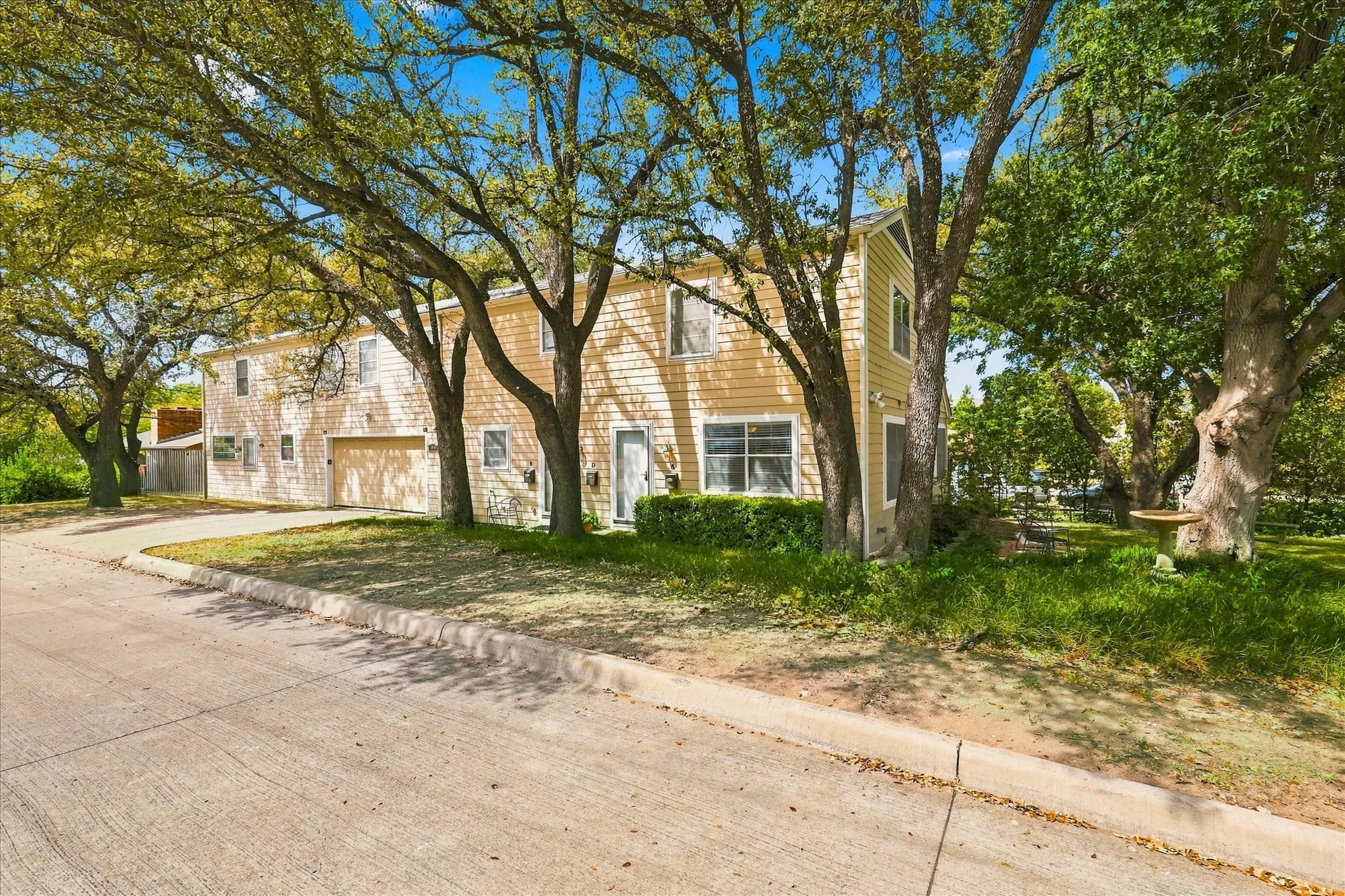 Quadruplex For Rent in Tarrant County , 1900 Sutter Street A, Fort Worth, Texas 76107, 2 Bedroom, 2 Bathroom, 1 Garage spaces, 1,250 Sqft, built in 1947, mls#21369124, Real Estate Agent in Fort Worth, Homes For Rent in Tarrant county, Homes For Rent in Fort Worth, Realtor in Fort Worth Texas, Real Estate Brokerage Independent Realty Texas, Luminita Cordes Realtor