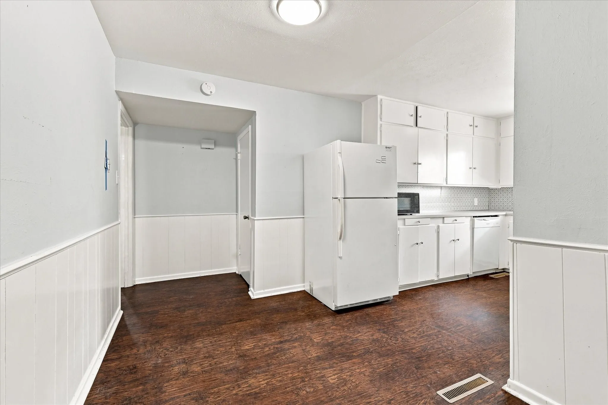 Quadruplex For Rent in Tarrant County , 1900 Sutter Street A, Fort Worth, Texas 76107, 2 Bedroom, 2 Bathroom, 1 Garage spaces, 1,250 Sqft, built in 1947, mls#21369124, Real Estate Agent in Fort Worth, Homes For Rent in Tarrant county, Homes For Rent in Fort Worth, Realtor in Fort Worth Texas, Real Estate Brokerage Independent Realty Texas, Luminita Cordes Realtor