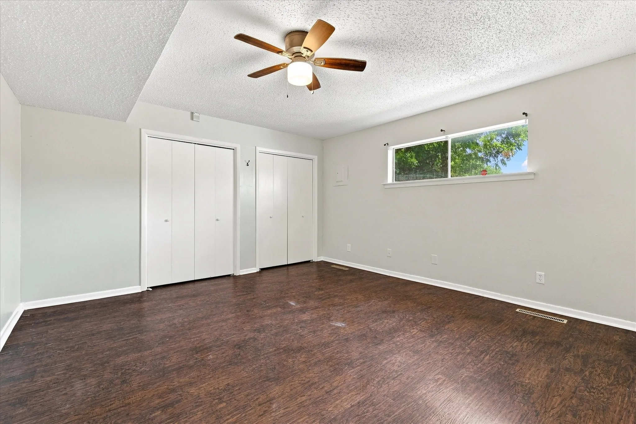 Quadruplex For Rent in Tarrant County , 1900 Sutter Street A, Fort Worth, Texas 76107, 2 Bedroom, 2 Bathroom, 1 Garage spaces, 1,250 Sqft, built in 1947, mls#21369124, Real Estate Agent in Fort Worth, Homes For Rent in Tarrant county, Homes For Rent in Fort Worth, Realtor in Fort Worth Texas, Real Estate Brokerage Independent Realty Texas, Luminita Cordes Realtor