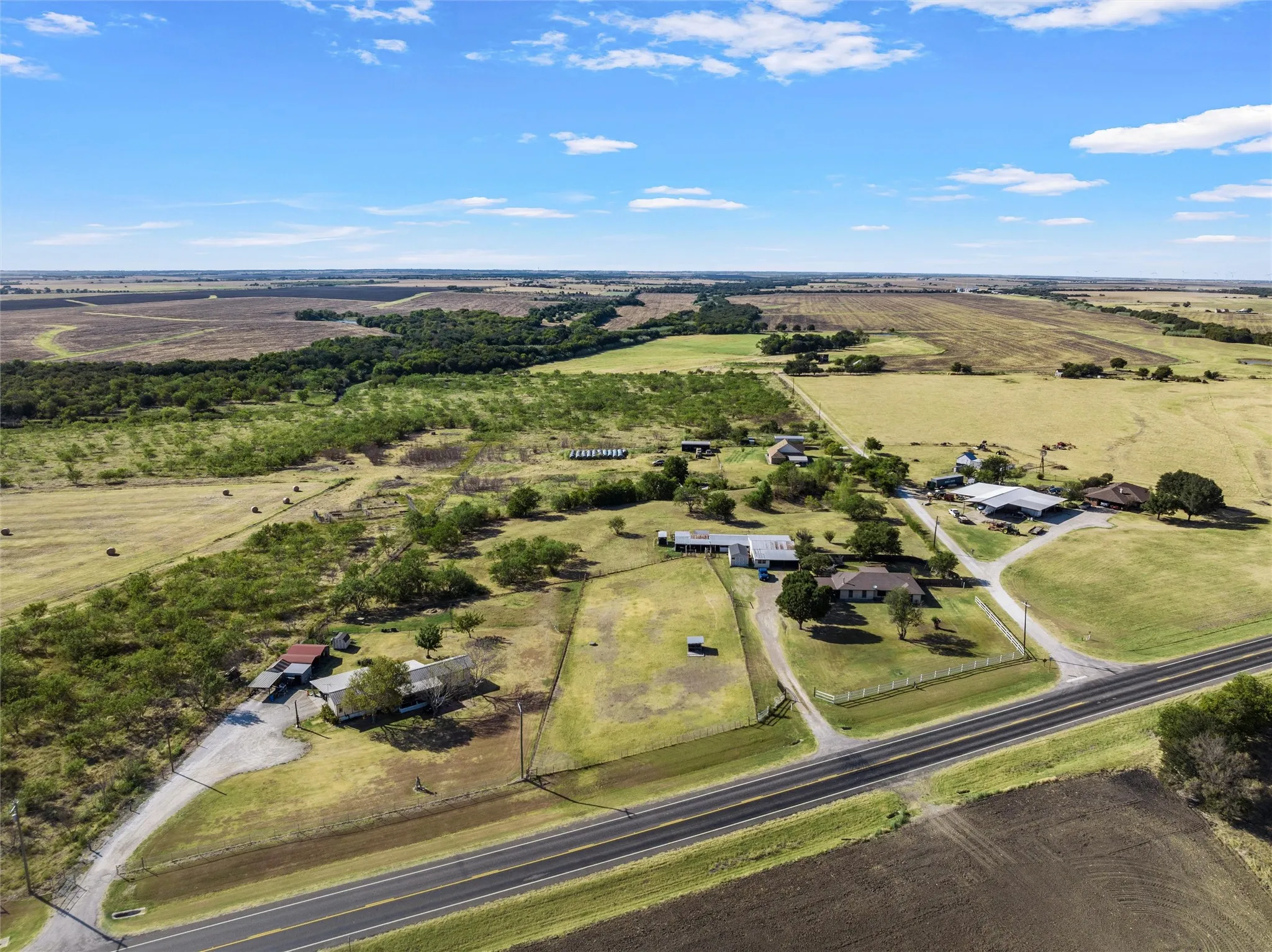 Single Family Residence For Sale in Hill County , 405 FM 308, Mount Calm, Texas 76673, 3 Bedroom, 2 Bathroom, 2 Garage spaces, 1,765 Sqft, built in 1973, mls#21364663, Real Estate Agent in Mount Calm, Homes For Sale in Hill county, Homes For Sale in Mount Calm, Realtor in Mount Calm Texas, Real Estate Brokerage Independent Realty Texas, Luminita Cordes Realtor