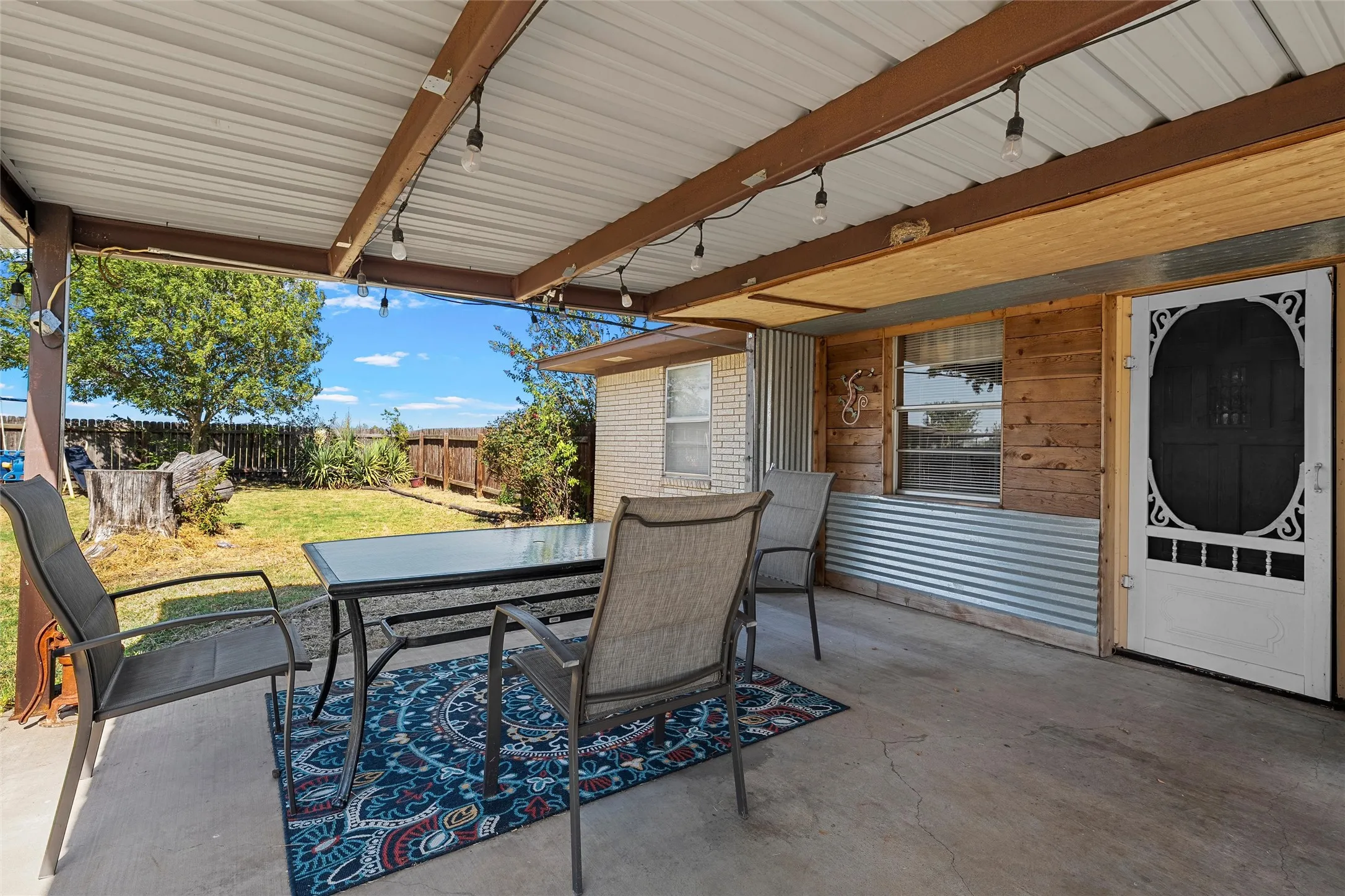 Single Family Residence For Sale in Hill County , 405 FM 308, Mount Calm, Texas 76673, 3 Bedroom, 2 Bathroom, 2 Garage spaces, 1,765 Sqft, built in 1973, mls#21364663, Real Estate Agent in Mount Calm, Homes For Sale in Hill county, Homes For Sale in Mount Calm, Realtor in Mount Calm Texas, Real Estate Brokerage Independent Realty Texas, Luminita Cordes Realtor