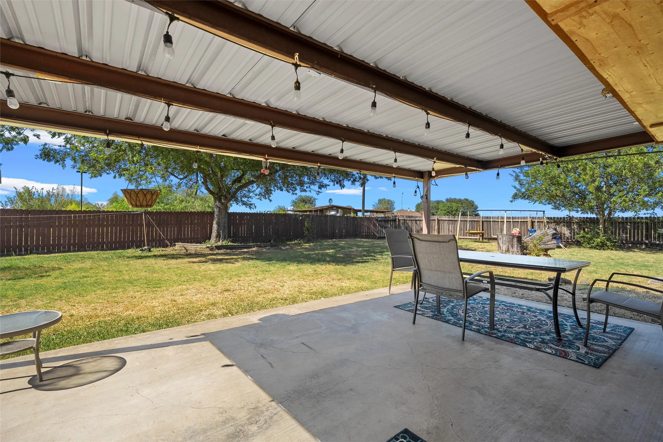 Single Family Residence For Sale in Hill County , 405 FM 308, Mount Calm, Texas 76673, 3 Bedroom, 2 Bathroom, 2 Garage spaces, 1,765 Sqft, built in 1973, mls#21364663, Real Estate Agent in Mount Calm, Homes For Sale in Hill county, Homes For Sale in Mount Calm, Realtor in Mount Calm Texas, Real Estate Brokerage Independent Realty Texas, Luminita Cordes Realtor