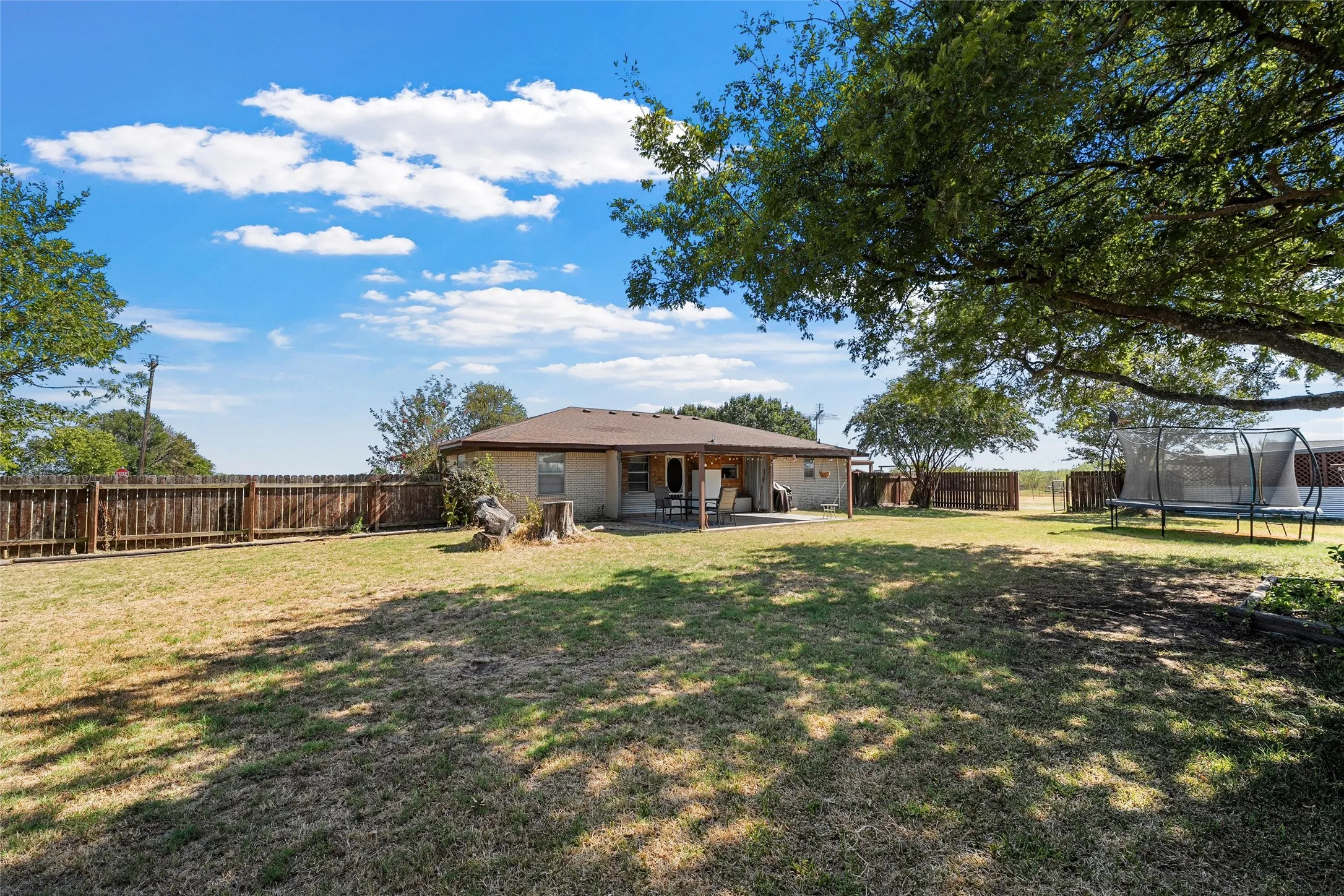 Single Family Residence For Sale in Hill County , 405 FM 308, Mount Calm, Texas 76673, 3 Bedroom, 2 Bathroom, 2 Garage spaces, 1,765 Sqft, built in 1973, mls#21364663, Real Estate Agent in Mount Calm, Homes For Sale in Hill county, Homes For Sale in Mount Calm, Realtor in Mount Calm Texas, Real Estate Brokerage Independent Realty Texas, Luminita Cordes Realtor