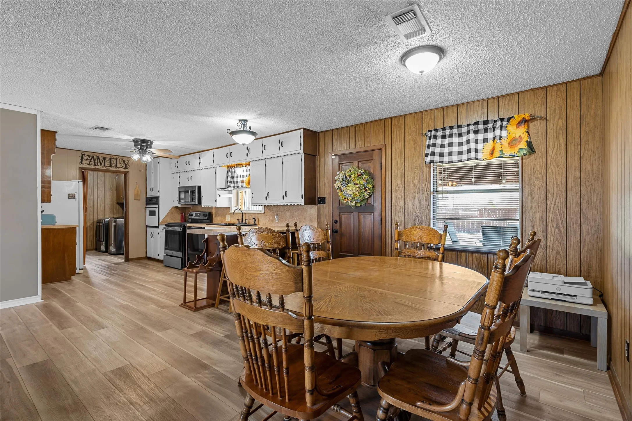 Single Family Residence For Sale in Hill County , 405 FM 308, Mount Calm, Texas 76673, 3 Bedroom, 2 Bathroom, 2 Garage spaces, 1,765 Sqft, built in 1973, mls#21364663, Real Estate Agent in Mount Calm, Homes For Sale in Hill county, Homes For Sale in Mount Calm, Realtor in Mount Calm Texas, Real Estate Brokerage Independent Realty Texas, Luminita Cordes Realtor