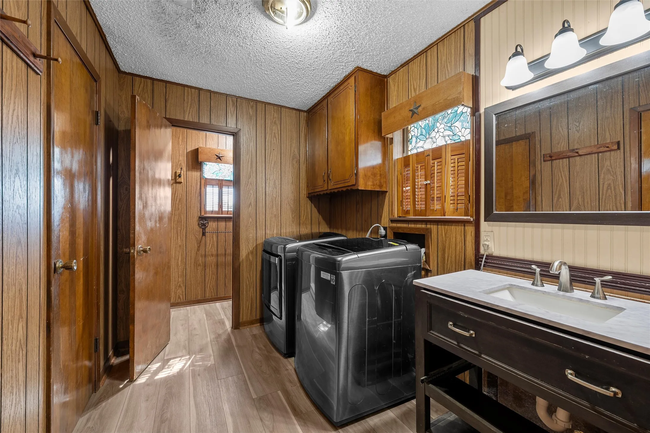 Single Family Residence For Sale in Hill County , 405 FM 308, Mount Calm, Texas 76673, 3 Bedroom, 2 Bathroom, 2 Garage spaces, 1,765 Sqft, built in 1973, mls#21364663, Real Estate Agent in Mount Calm, Homes For Sale in Hill county, Homes For Sale in Mount Calm, Realtor in Mount Calm Texas, Real Estate Brokerage Independent Realty Texas, Luminita Cordes Realtor