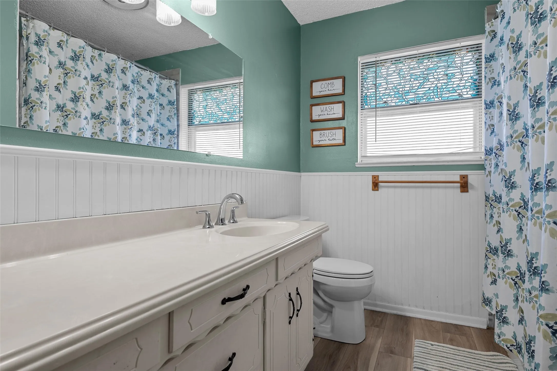 Single Family Residence For Sale in Hill County , 405 FM 308, Mount Calm, Texas 76673, 3 Bedroom, 2 Bathroom, 2 Garage spaces, 1,765 Sqft, built in 1973, mls#21364663, Real Estate Agent in Mount Calm, Homes For Sale in Hill county, Homes For Sale in Mount Calm, Realtor in Mount Calm Texas, Real Estate Brokerage Independent Realty Texas, Luminita Cordes Realtor