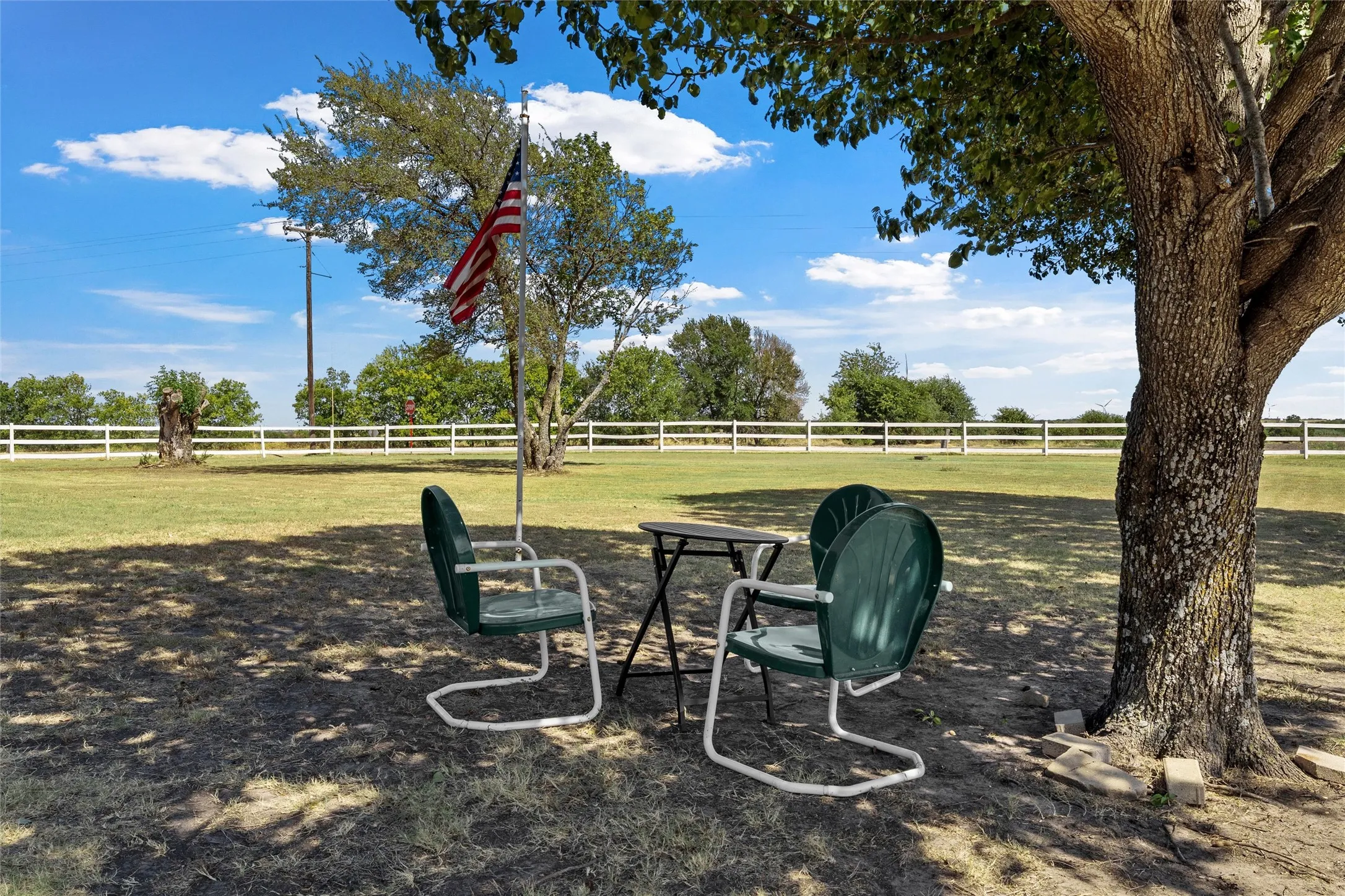 Single Family Residence For Sale in Hill County , 405 FM 308, Mount Calm, Texas 76673, 3 Bedroom, 2 Bathroom, 2 Garage spaces, 1,765 Sqft, built in 1973, mls#21364663, Real Estate Agent in Mount Calm, Homes For Sale in Hill county, Homes For Sale in Mount Calm, Realtor in Mount Calm Texas, Real Estate Brokerage Independent Realty Texas, Luminita Cordes Realtor