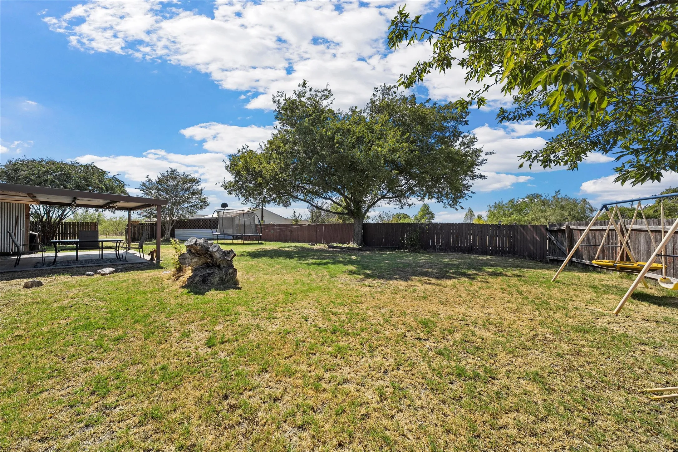 Single Family Residence For Sale in Hill County , 405 FM 308, Mount Calm, Texas 76673, 3 Bedroom, 2 Bathroom, 2 Garage spaces, 1,765 Sqft, built in 1973, mls#21364663, Real Estate Agent in Mount Calm, Homes For Sale in Hill county, Homes For Sale in Mount Calm, Realtor in Mount Calm Texas, Real Estate Brokerage Independent Realty Texas, Luminita Cordes Realtor