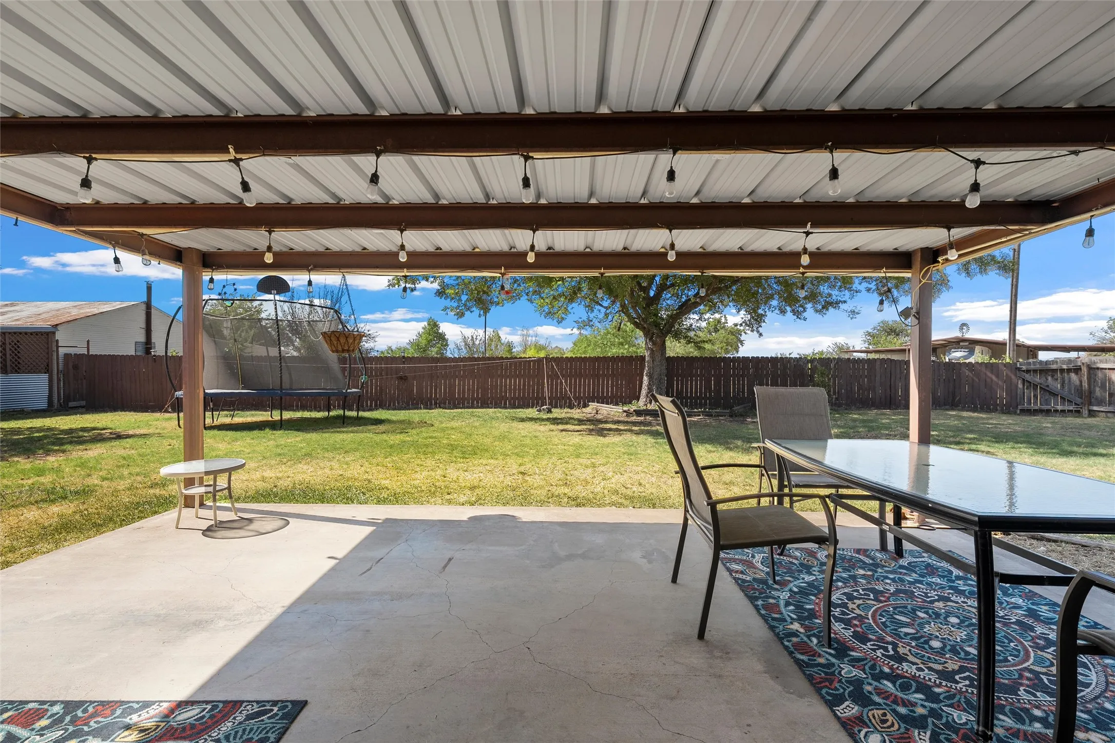Single Family Residence For Sale in Hill County , 405 FM 308, Mount Calm, Texas 76673, 3 Bedroom, 2 Bathroom, 2 Garage spaces, 1,765 Sqft, built in 1973, mls#21364663, Real Estate Agent in Mount Calm, Homes For Sale in Hill county, Homes For Sale in Mount Calm, Realtor in Mount Calm Texas, Real Estate Brokerage Independent Realty Texas, Luminita Cordes Realtor