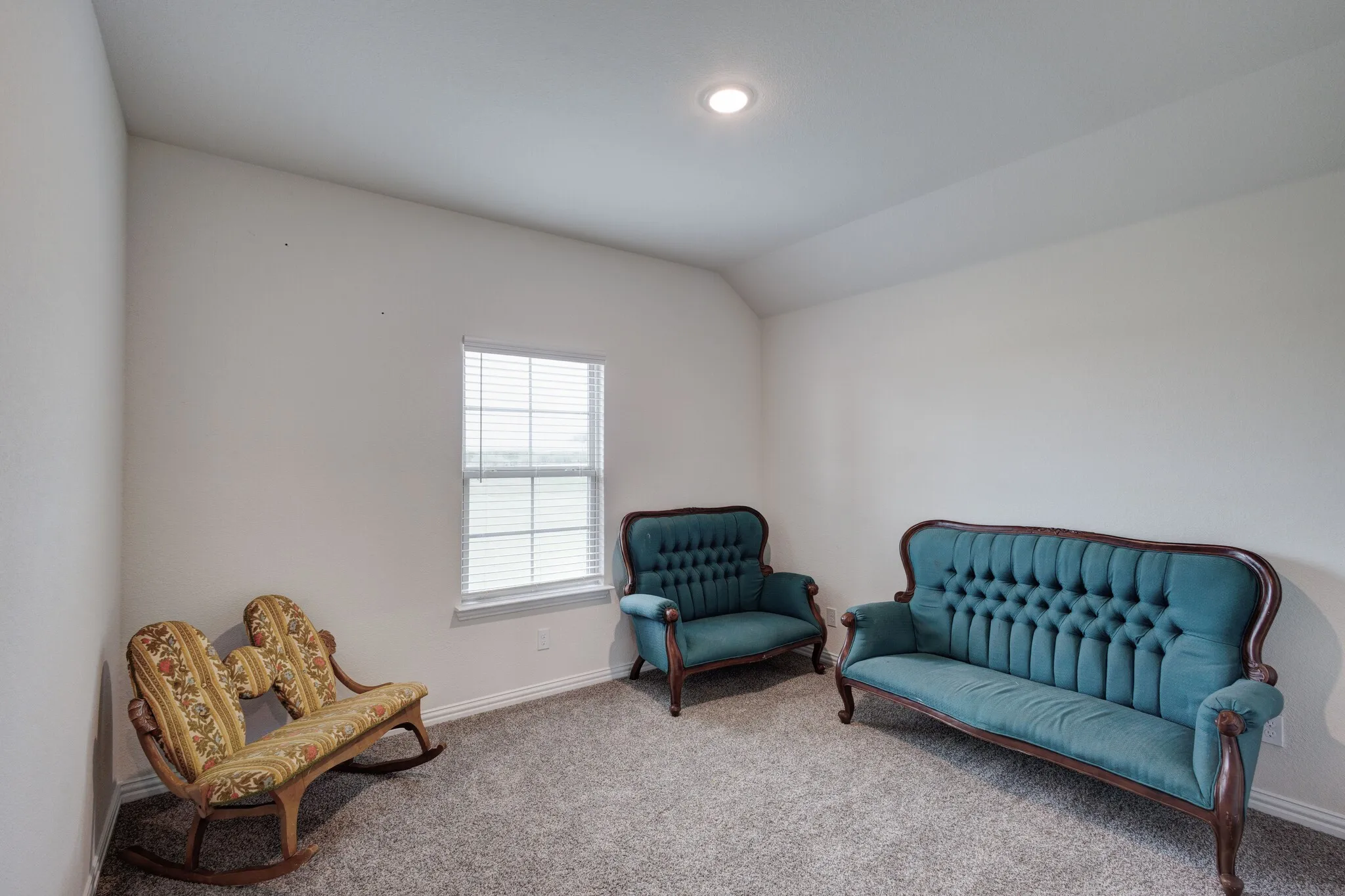 Single Family Residence For Sale in Denton County , 7604 Midway Ridge Trail, Ponder, Texas 76259, 4 Bedroom, 3 Bathroom, 3 Garage spaces, 2,832 Sqft, built in 2021, mls#21369176, Real Estate Agent in Ponder, Homes For Sale in Denton county, Homes For Sale in Ponder, Realtor in Ponder Texas, Real Estate Brokerage Independent Realty Texas, Luminita Cordes Realtor