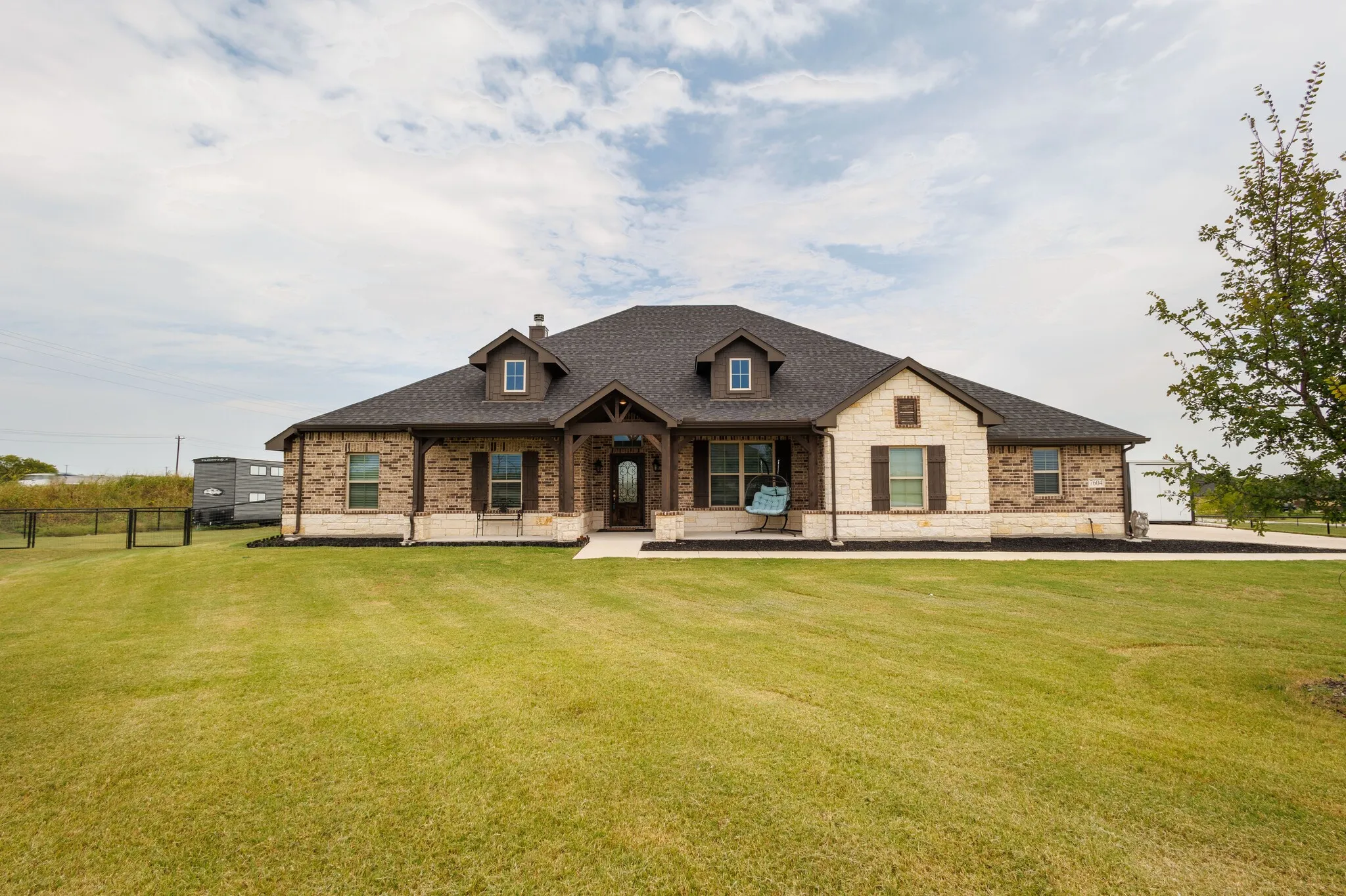Single Family Residence For Sale in Denton County , 7604 Midway Ridge Trail, Ponder, Texas 76259, 4 Bedroom, 3 Bathroom, 3 Garage spaces, 2,832 Sqft, built in 2021, mls#21369176, Real Estate Agent in Ponder, Homes For Sale in Denton county, Homes For Sale in Ponder, Realtor in Ponder Texas, Real Estate Brokerage Independent Realty Texas, Luminita Cordes Realtor