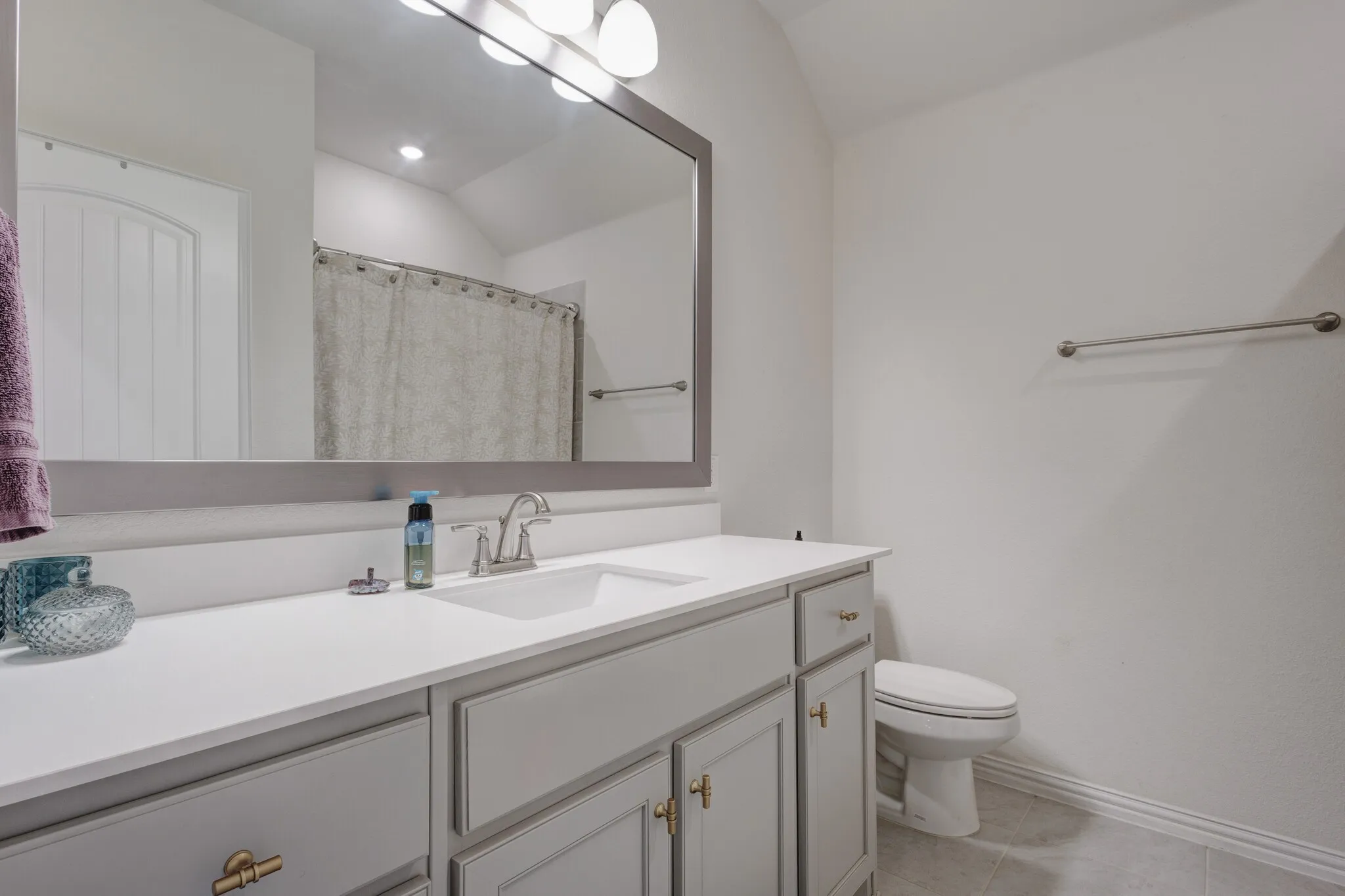 Single Family Residence For Sale in Denton County , 7604 Midway Ridge Trail, Ponder, Texas 76259, 4 Bedroom, 3 Bathroom, 3 Garage spaces, 2,832 Sqft, built in 2021, mls#21369176, Real Estate Agent in Ponder, Homes For Sale in Denton county, Homes For Sale in Ponder, Realtor in Ponder Texas, Real Estate Brokerage Independent Realty Texas, Luminita Cordes Realtor
