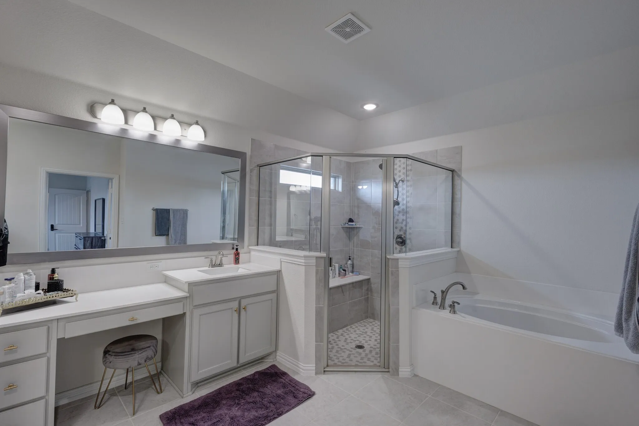 Single Family Residence For Sale in Denton County , 7604 Midway Ridge Trail, Ponder, Texas 76259, 4 Bedroom, 3 Bathroom, 3 Garage spaces, 2,832 Sqft, built in 2021, mls#21369176, Real Estate Agent in Ponder, Homes For Sale in Denton county, Homes For Sale in Ponder, Realtor in Ponder Texas, Real Estate Brokerage Independent Realty Texas, Luminita Cordes Realtor