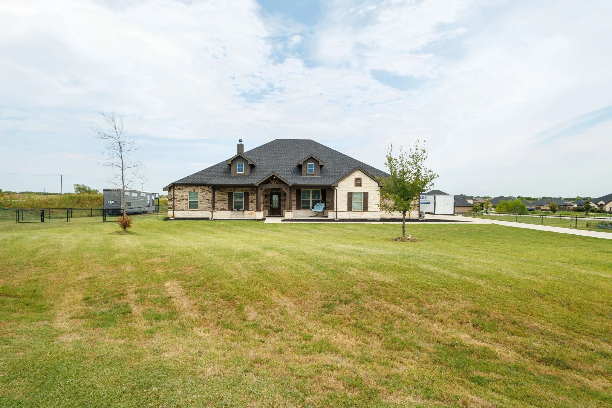 Single Family Residence For Sale in Denton County , 7604 Midway Ridge Trail, Ponder, Texas 76259, 4 Bedroom, 3 Bathroom, 3 Garage spaces, 2,832 Sqft, built in 2021, mls#21369176, Real Estate Agent in Ponder, Homes For Sale in Denton county, Homes For Sale in Ponder, Realtor in Ponder Texas, Real Estate Brokerage Independent Realty Texas, Luminita Cordes Realtor