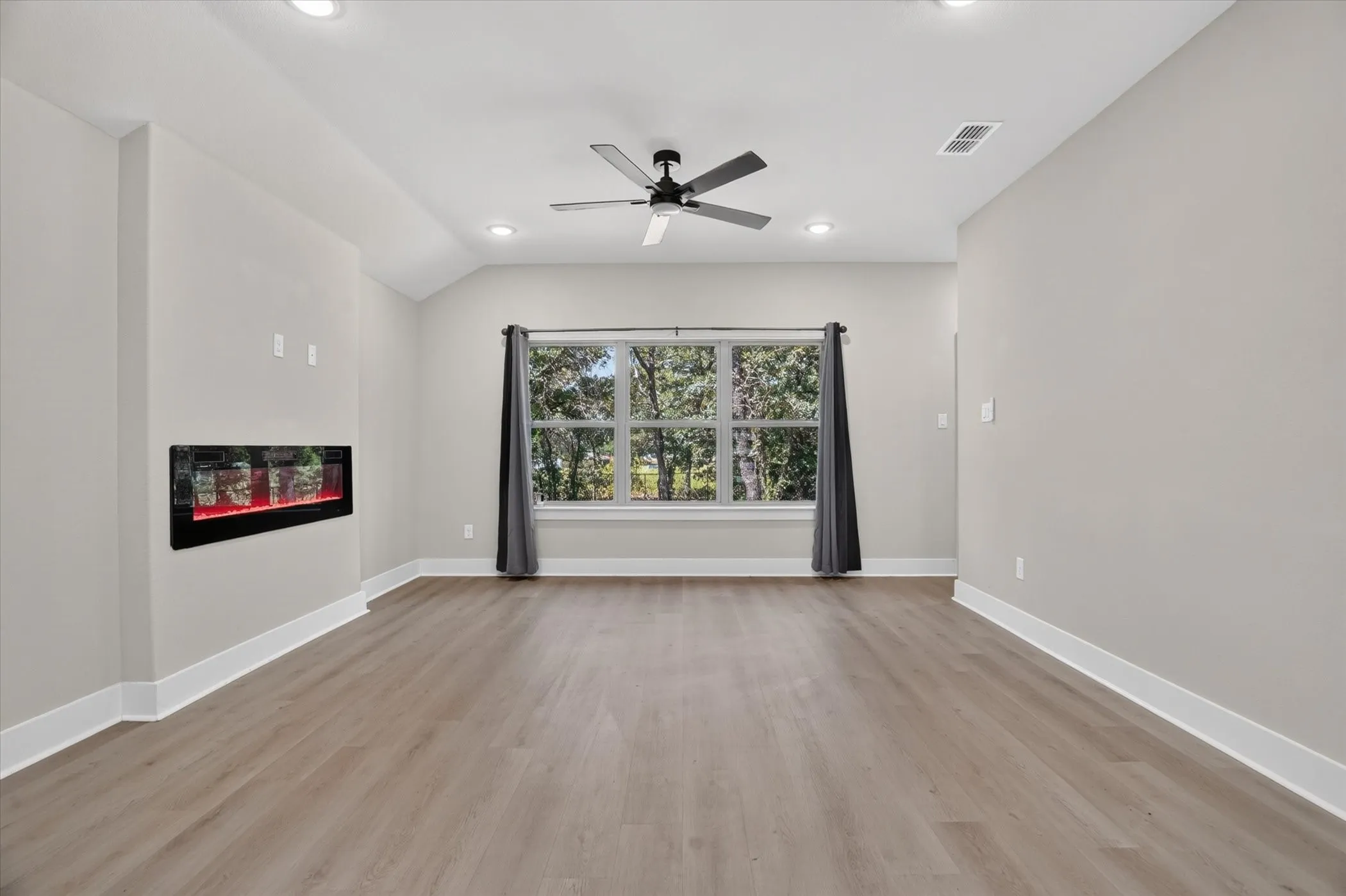 Single Family Residence For Sale in Hood County , 461 Peace Lily Way, Tolar, Texas 76476, 3 Bedroom, 2 Bathroom, 2 Garage spaces, 1,233 Sqft, built in 2025, mls#21368715, Real Estate Agent in Tolar, Homes For Sale in Hood county, Homes For Sale in Tolar, Realtor in Tolar Texas, Real Estate Brokerage Independent Realty Texas, Luminita Cordes Realtor