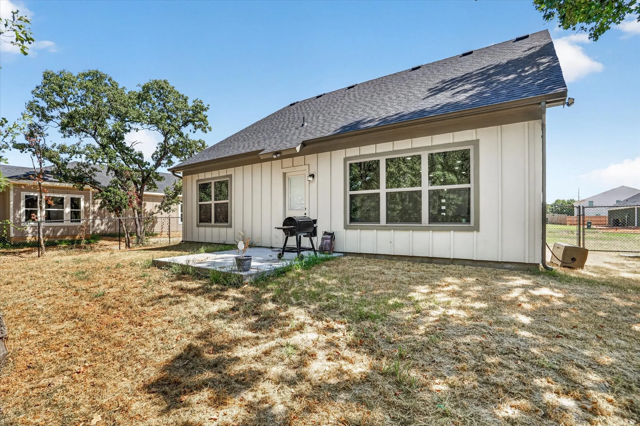 Single Family Residence For Sale in Hood County , 461 Peace Lily Way, Tolar, Texas 76476, 3 Bedroom, 2 Bathroom, 2 Garage spaces, 1,233 Sqft, built in 2025, mls#21368715, Real Estate Agent in Tolar, Homes For Sale in Hood county, Homes For Sale in Tolar, Realtor in Tolar Texas, Real Estate Brokerage Independent Realty Texas, Luminita Cordes Realtor