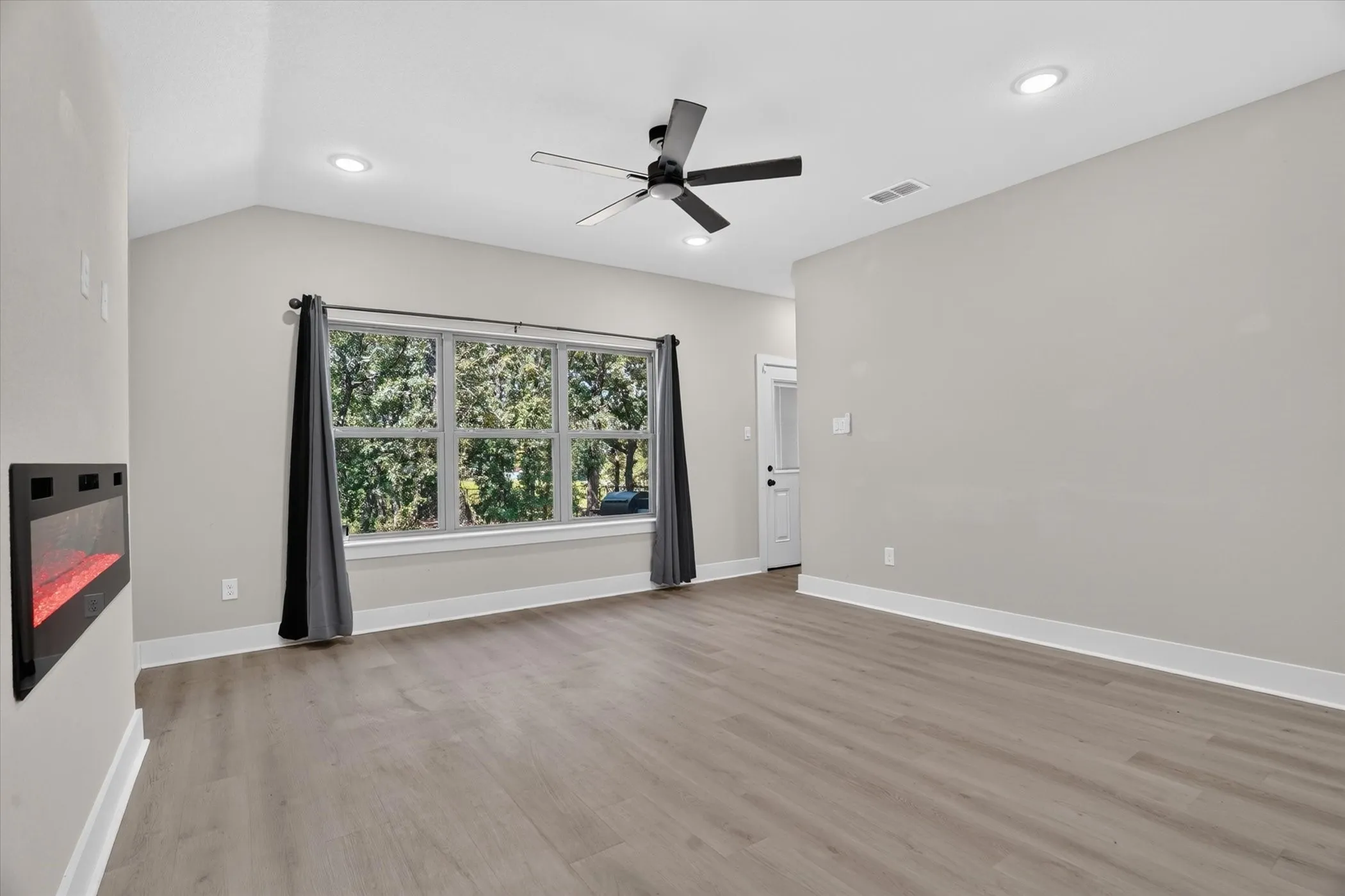 Single Family Residence For Sale in Hood County , 461 Peace Lily Way, Tolar, Texas 76476, 3 Bedroom, 2 Bathroom, 2 Garage spaces, 1,233 Sqft, built in 2025, mls#21368715, Real Estate Agent in Tolar, Homes For Sale in Hood county, Homes For Sale in Tolar, Realtor in Tolar Texas, Real Estate Brokerage Independent Realty Texas, Luminita Cordes Realtor