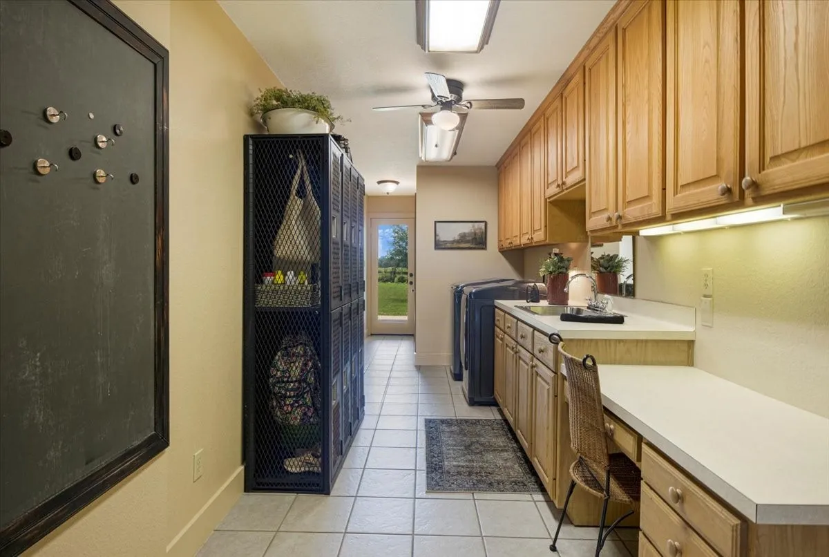 Single Family Residence For Sale in Smith County , 20272 County Road 4126, Lindale, Texas 75771, 5 Bedroom, 4 Bathroom, 2 Garage spaces, 4,125 Sqft, built in 1925, mls#21369182, Real Estate Agent in Lindale, Homes For Sale in Smith county, Homes For Sale in Lindale, Realtor in Lindale Texas, Real Estate Brokerage Independent Realty Texas, Luminita Cordes Realtor