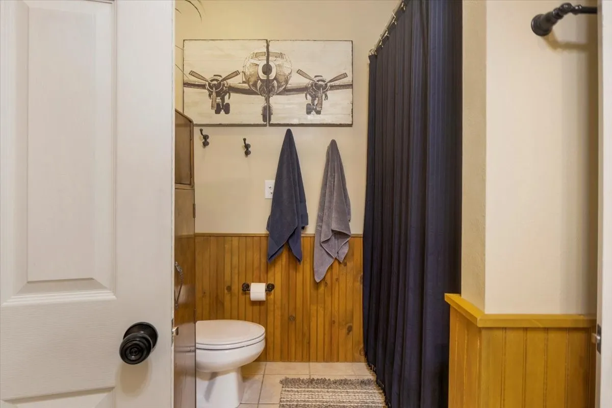 Single Family Residence For Sale in Smith County , 20272 County Road 4126, Lindale, Texas 75771, 5 Bedroom, 4 Bathroom, 2 Garage spaces, 4,125 Sqft, built in 1925, mls#21369182, Real Estate Agent in Lindale, Homes For Sale in Smith county, Homes For Sale in Lindale, Realtor in Lindale Texas, Real Estate Brokerage Independent Realty Texas, Luminita Cordes Realtor