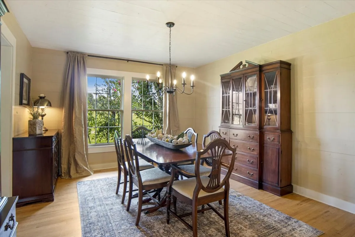 Single Family Residence For Sale in Smith County , 20272 County Road 4126, Lindale, Texas 75771, 5 Bedroom, 4 Bathroom, 2 Garage spaces, 4,125 Sqft, built in 1925, mls#21369182, Real Estate Agent in Lindale, Homes For Sale in Smith county, Homes For Sale in Lindale, Realtor in Lindale Texas, Real Estate Brokerage Independent Realty Texas, Luminita Cordes Realtor