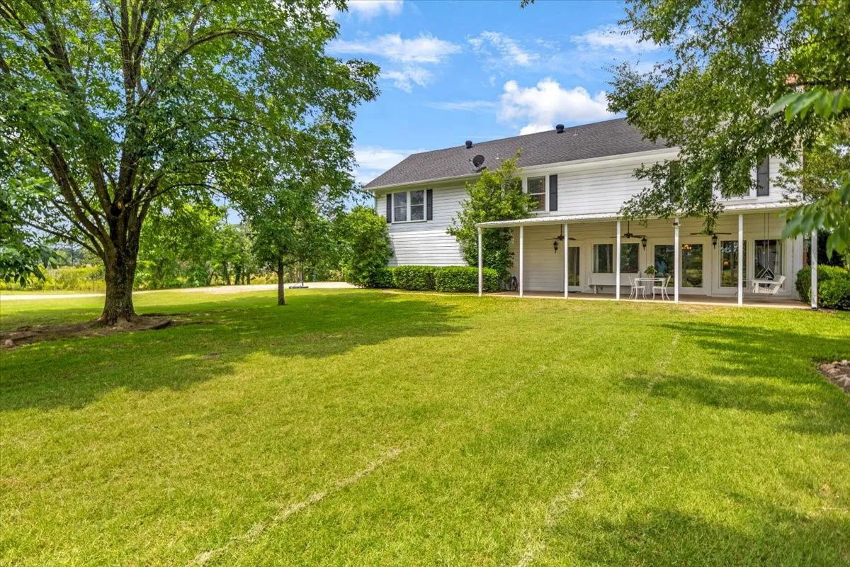 Single Family Residence For Sale in Smith County , 20272 County Road 4126, Lindale, Texas 75771, 5 Bedroom, 4 Bathroom, 2 Garage spaces, 4,125 Sqft, built in 1925, mls#21369182, Real Estate Agent in Lindale, Homes For Sale in Smith county, Homes For Sale in Lindale, Realtor in Lindale Texas, Real Estate Brokerage Independent Realty Texas, Luminita Cordes Realtor