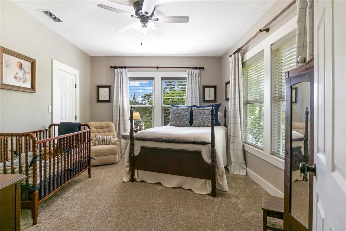 Single Family Residence For Sale in Smith County , 20272 County Road 4126, Lindale, Texas 75771, 5 Bedroom, 4 Bathroom, 2 Garage spaces, 4,125 Sqft, built in 1925, mls#21369182, Real Estate Agent in Lindale, Homes For Sale in Smith county, Homes For Sale in Lindale, Realtor in Lindale Texas, Real Estate Brokerage Independent Realty Texas, Luminita Cordes Realtor
