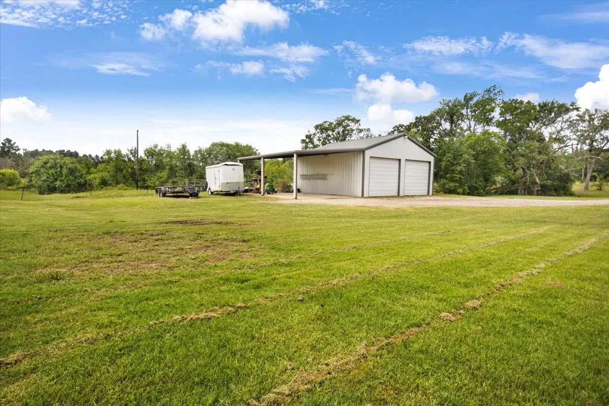 Single Family Residence For Sale in Smith County , 20272 County Road 4126, Lindale, Texas 75771, 5 Bedroom, 4 Bathroom, 2 Garage spaces, 4,125 Sqft, built in 1925, mls#21369182, Real Estate Agent in Lindale, Homes For Sale in Smith county, Homes For Sale in Lindale, Realtor in Lindale Texas, Real Estate Brokerage Independent Realty Texas, Luminita Cordes Realtor