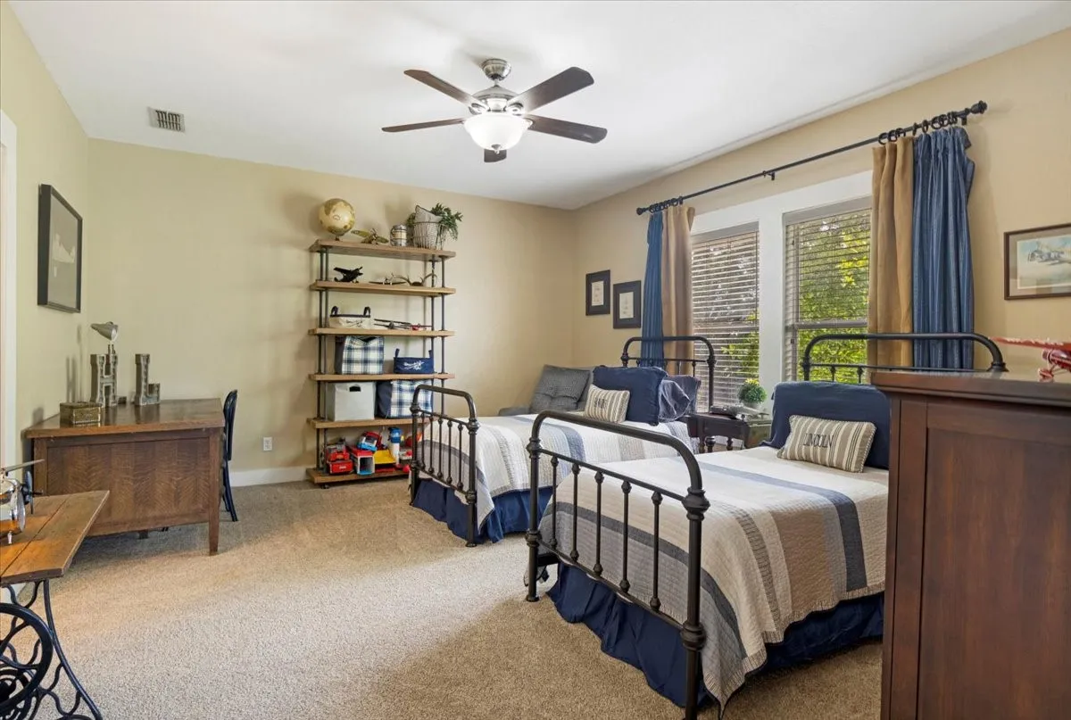 Single Family Residence For Sale in Smith County , 20272 County Road 4126, Lindale, Texas 75771, 5 Bedroom, 4 Bathroom, 2 Garage spaces, 4,125 Sqft, built in 1925, mls#21369182, Real Estate Agent in Lindale, Homes For Sale in Smith county, Homes For Sale in Lindale, Realtor in Lindale Texas, Real Estate Brokerage Independent Realty Texas, Luminita Cordes Realtor