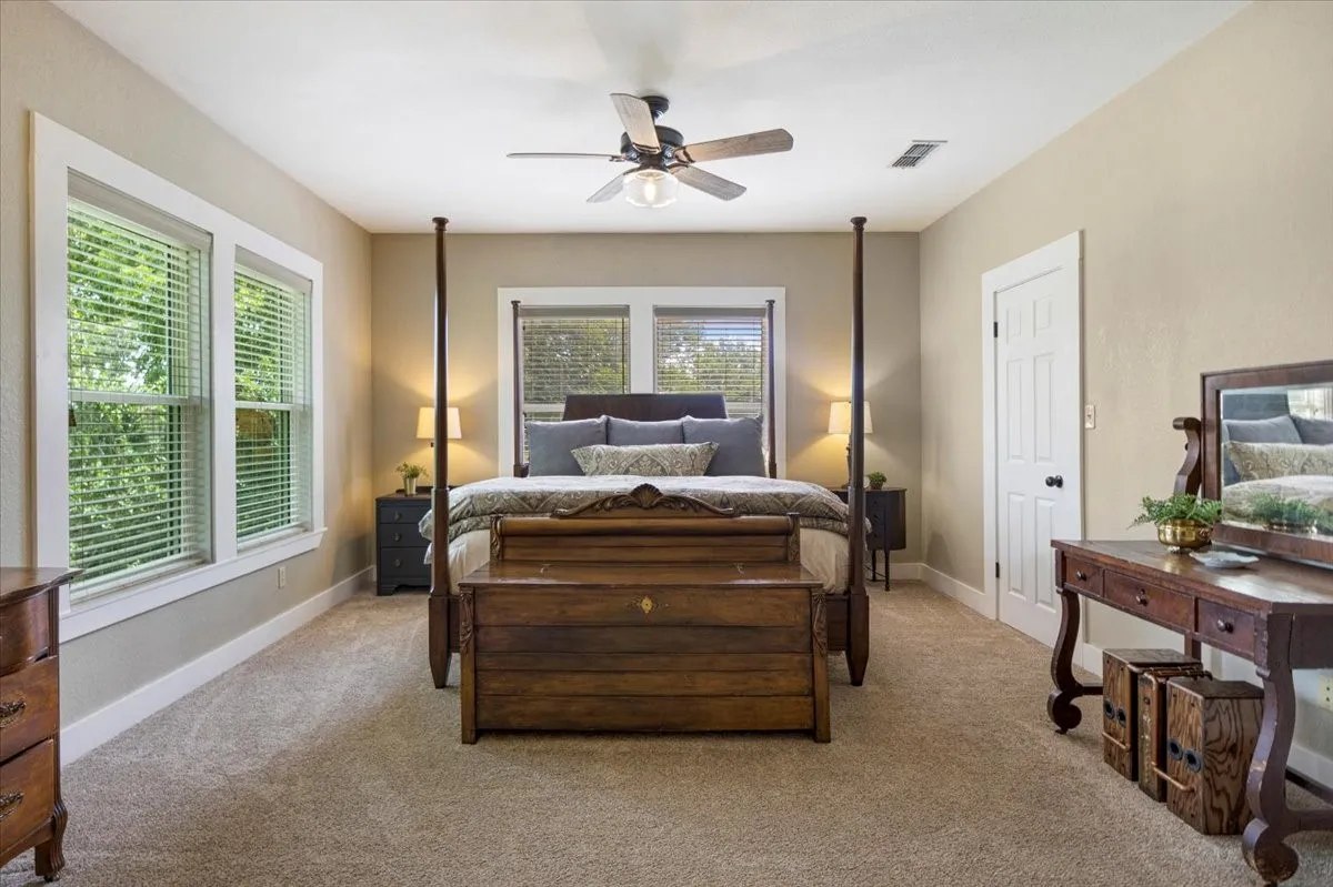 Single Family Residence For Sale in Smith County , 20272 County Road 4126, Lindale, Texas 75771, 5 Bedroom, 4 Bathroom, 2 Garage spaces, 4,125 Sqft, built in 1925, mls#21369182, Real Estate Agent in Lindale, Homes For Sale in Smith county, Homes For Sale in Lindale, Realtor in Lindale Texas, Real Estate Brokerage Independent Realty Texas, Luminita Cordes Realtor