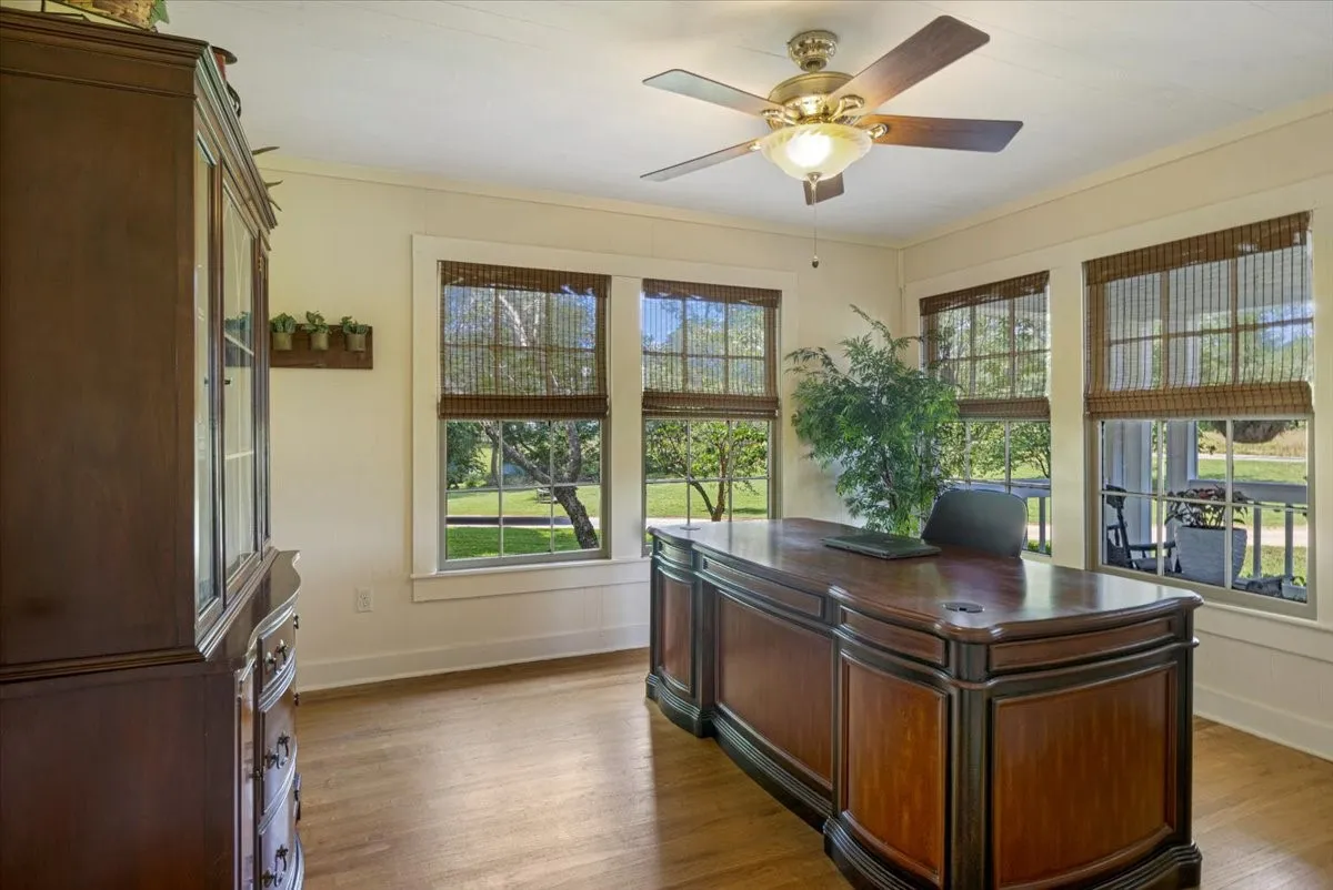 Single Family Residence For Sale in Smith County , 20272 County Road 4126, Lindale, Texas 75771, 5 Bedroom, 4 Bathroom, 2 Garage spaces, 4,125 Sqft, built in 1925, mls#21369182, Real Estate Agent in Lindale, Homes For Sale in Smith county, Homes For Sale in Lindale, Realtor in Lindale Texas, Real Estate Brokerage Independent Realty Texas, Luminita Cordes Realtor