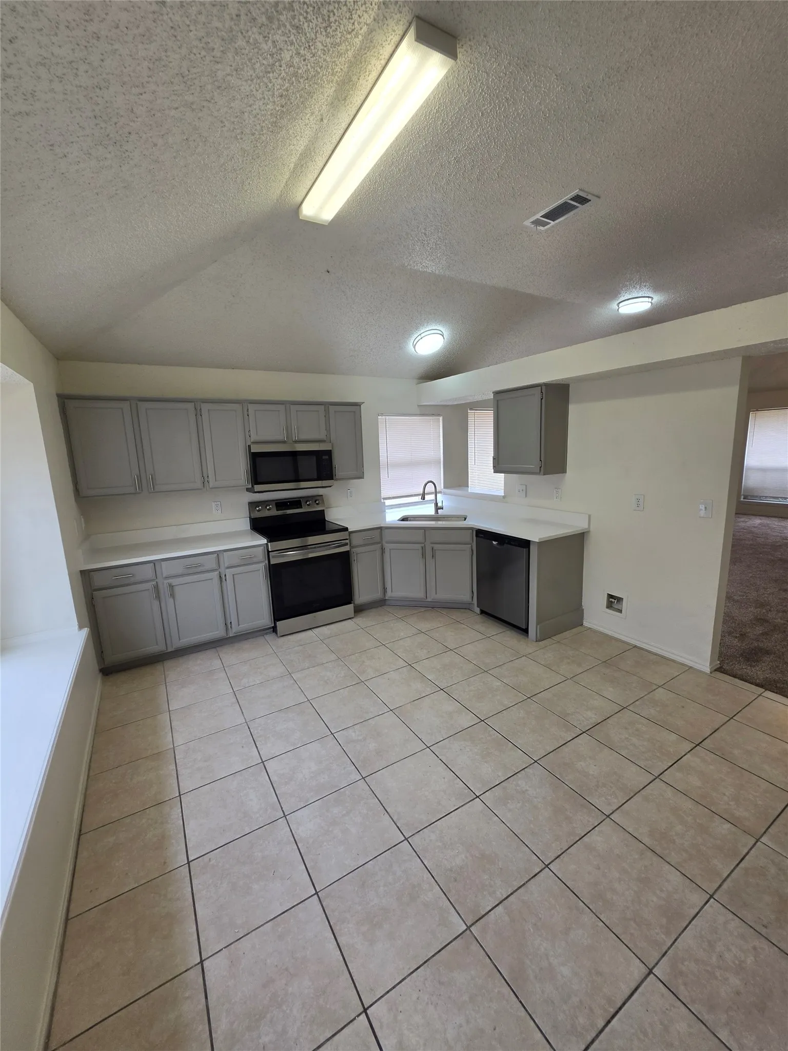 Single Family Residence For Rent in Dallas County , 1105 Rosewood Lane, Lancaster, Texas 75146, 3 Bedroom, 2 Bathroom, 2 Garage spaces, 1,402 Sqft, built in 1989, mls#21369188, Real Estate Agent in Lancaster, Homes For Rent in Dallas county, Homes For Rent in Lancaster, Realtor in Lancaster Texas, Real Estate Brokerage Independent Realty Texas, Luminita Cordes Realtor