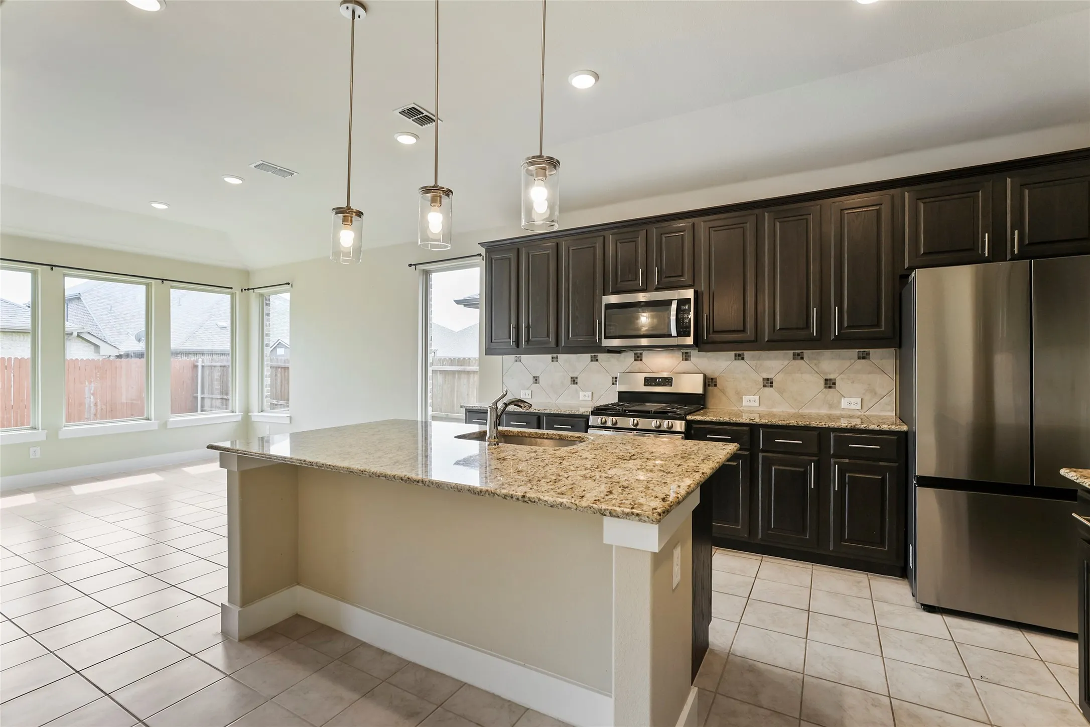 Single Family Residence For Sale in Kaufman County , 1865 Arbor Drive, Forney, Texas 75126, 3 Bedroom, 2 Bathroom, Garage spaces, 2,096 Sqft, built in 2020, mls#21368208, Real Estate Agent in Forney, Homes For Sale in Kaufman county, Homes For Sale in Forney, Realtor in Forney Texas, Real Estate Brokerage Independent Realty Texas, Luminita Cordes Realtor